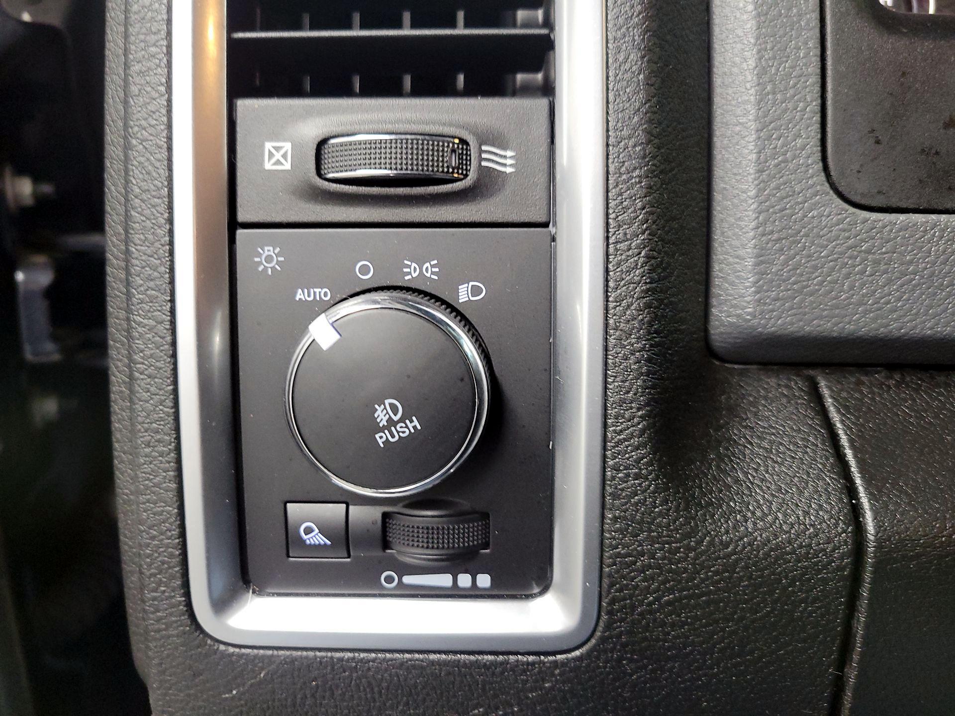 Thumbnail: 2020 RAM 1500 Classic - 13