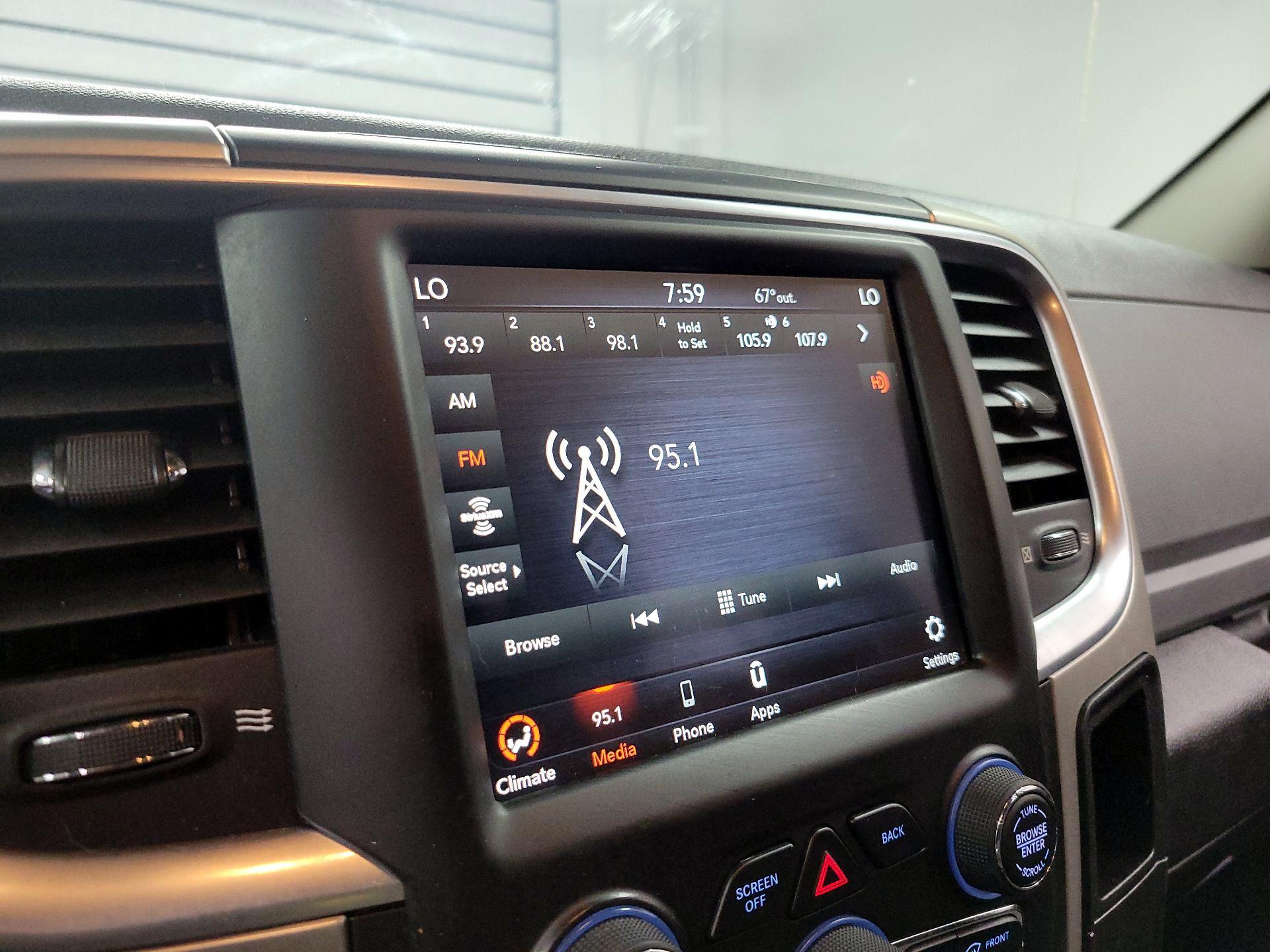 Thumbnail: 2020 RAM 1500 Classic - 15