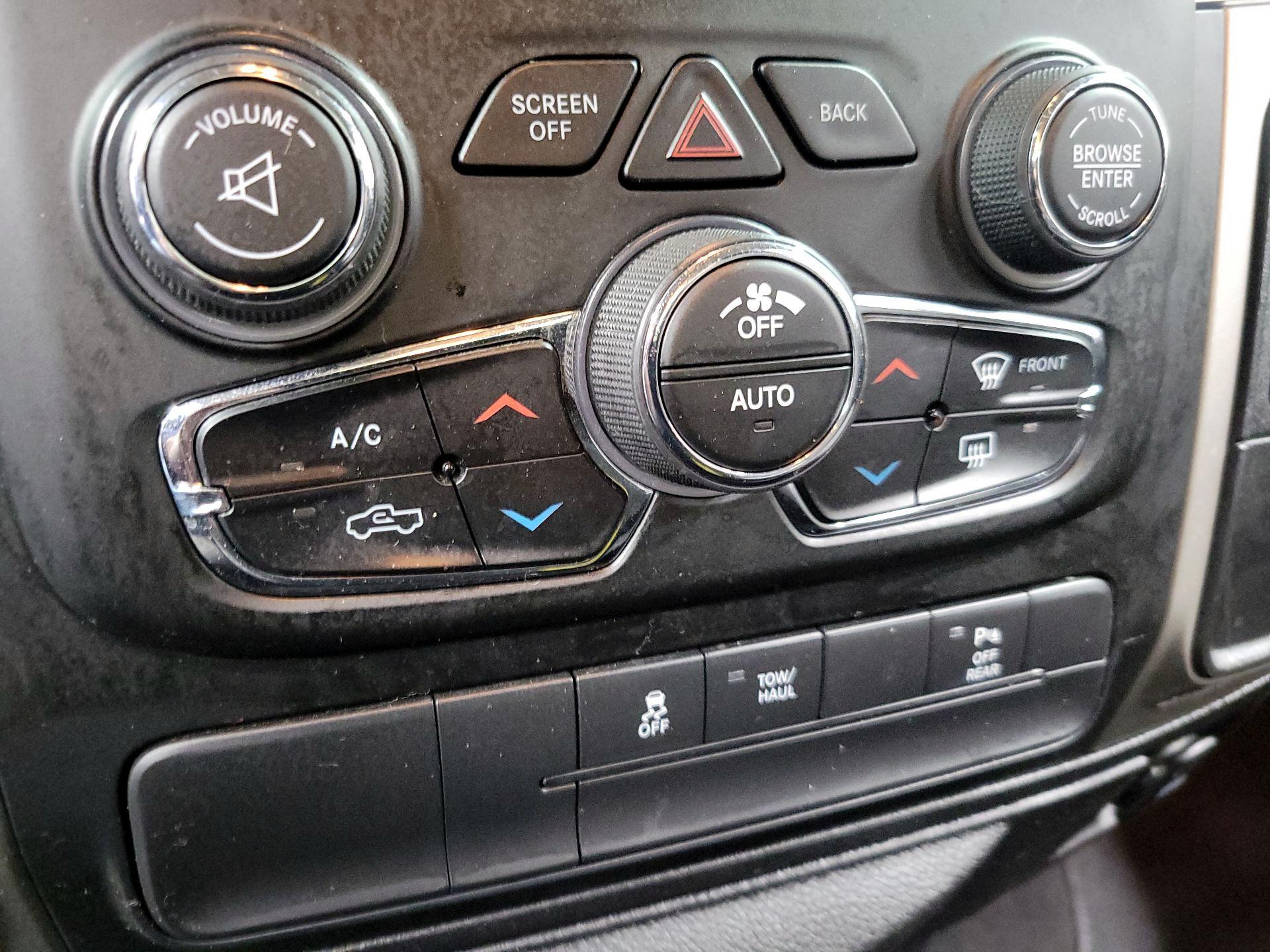 Thumbnail: 2020 RAM 1500 Classic - 16