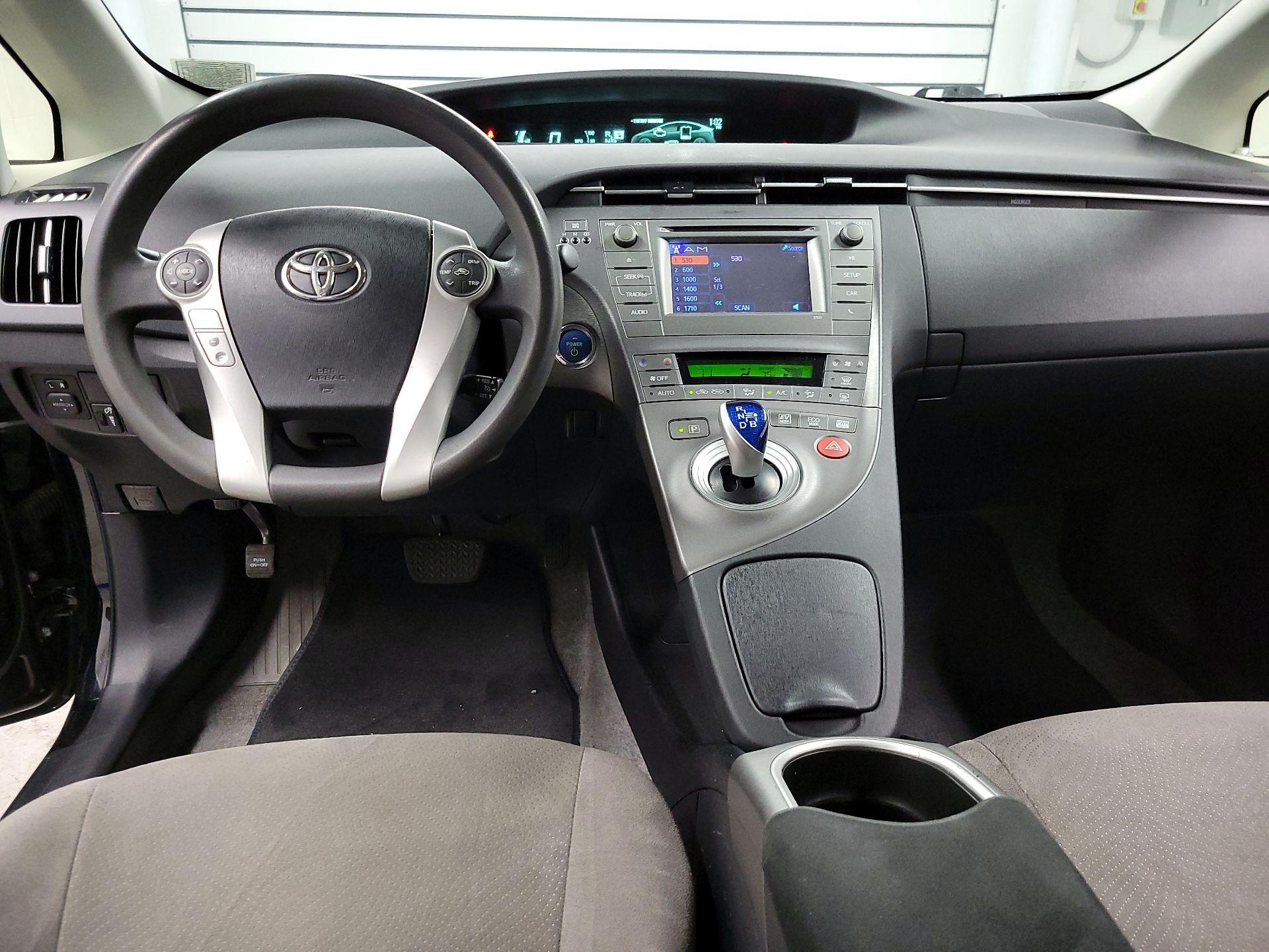 Thumbnail: 2015 Toyota Prius - 9