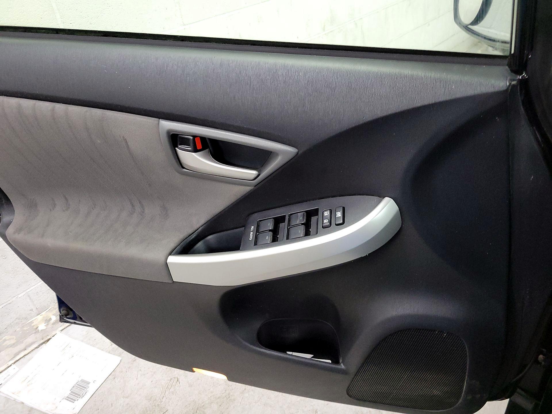 Thumbnail: 2015 Toyota Prius - 12