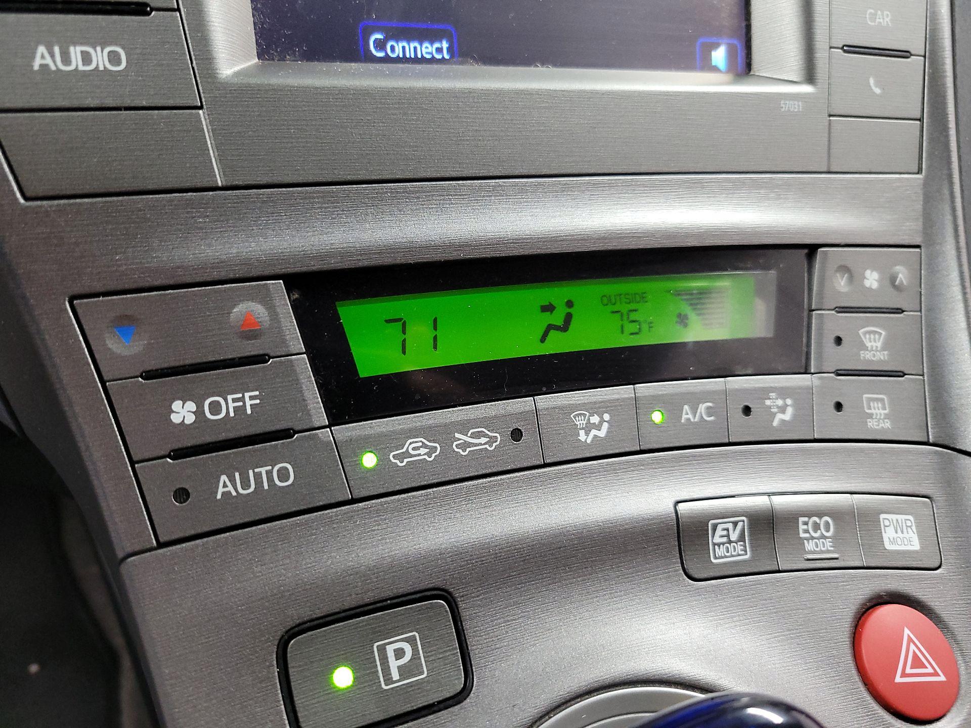 Thumbnail: 2015 Toyota Prius - 16