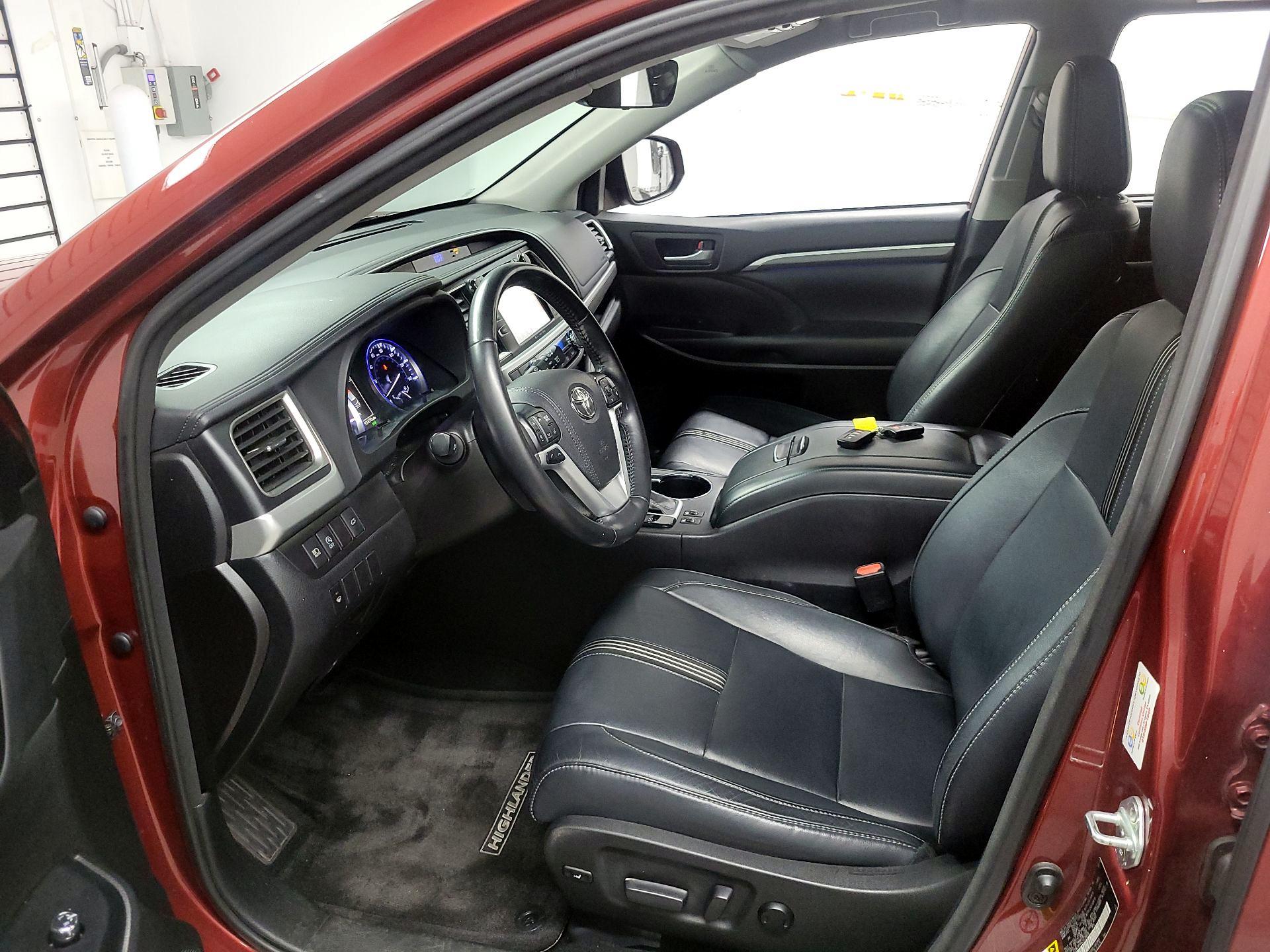 Thumbnail: 2018 Toyota Highlander - 11