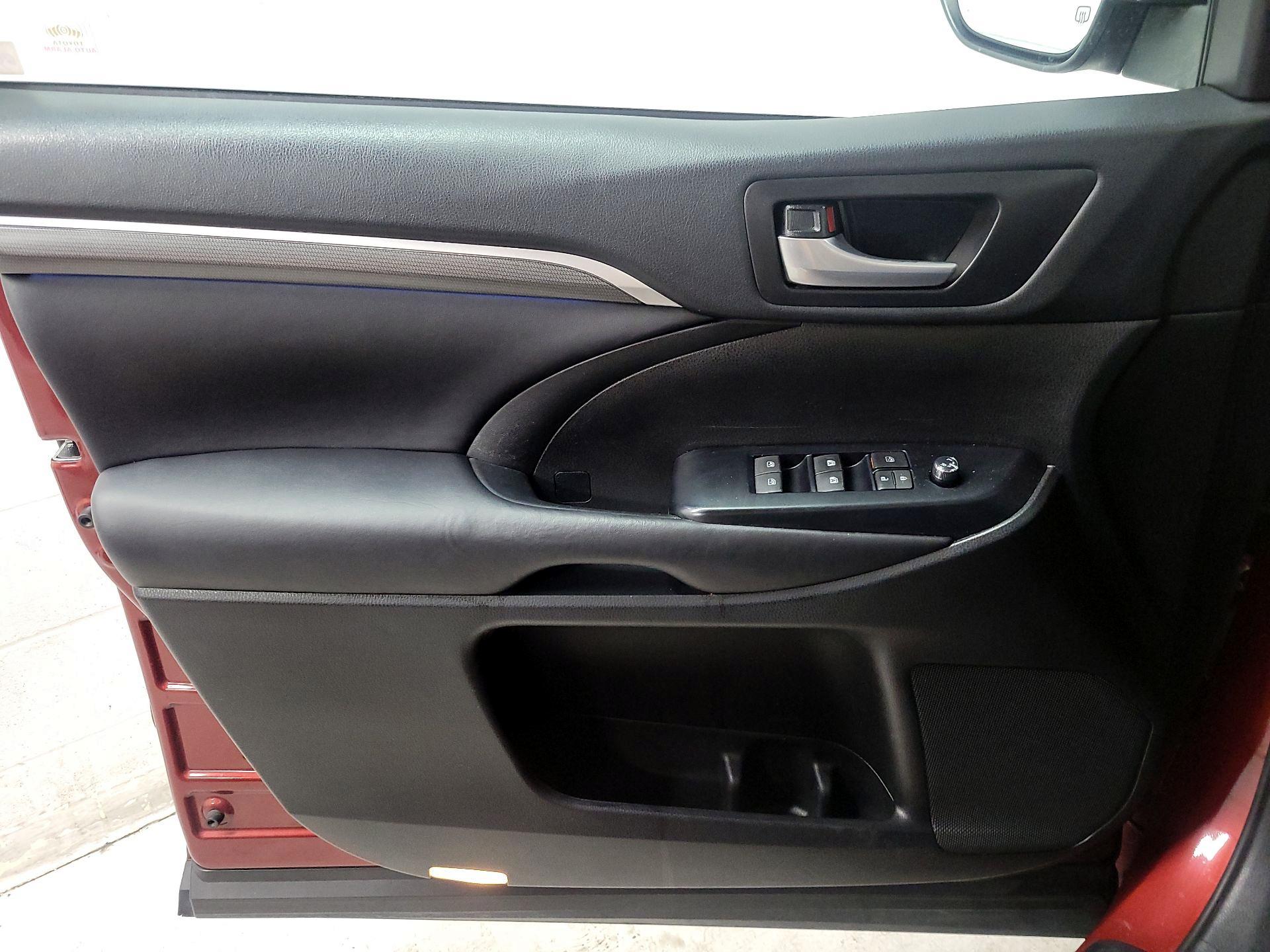 Thumbnail: 2018 Toyota Highlander - 12