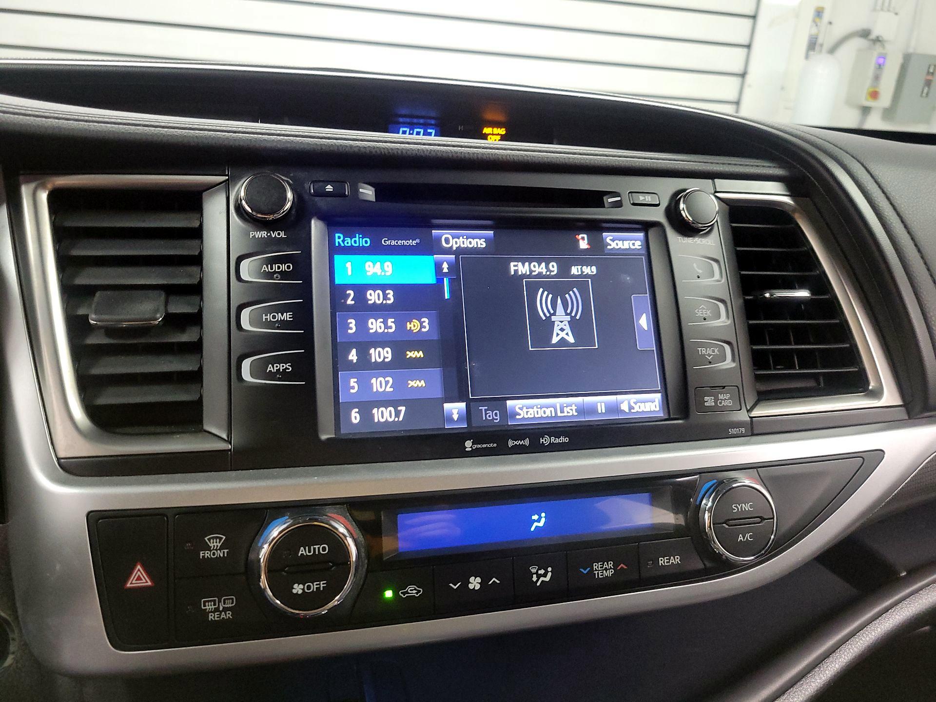 Thumbnail: 2018 Toyota Highlander - 16