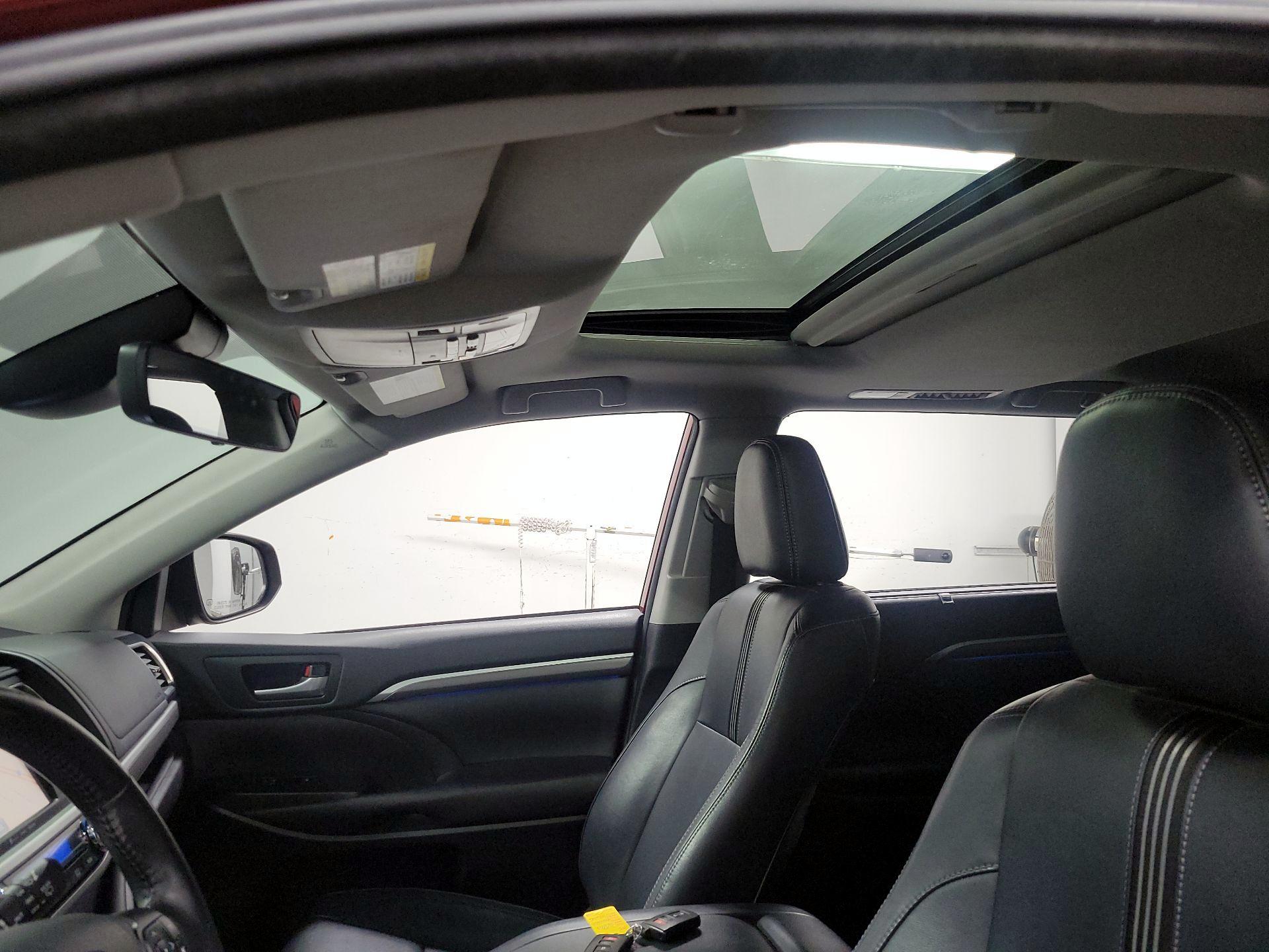 Thumbnail: 2018 Toyota Highlander - 20