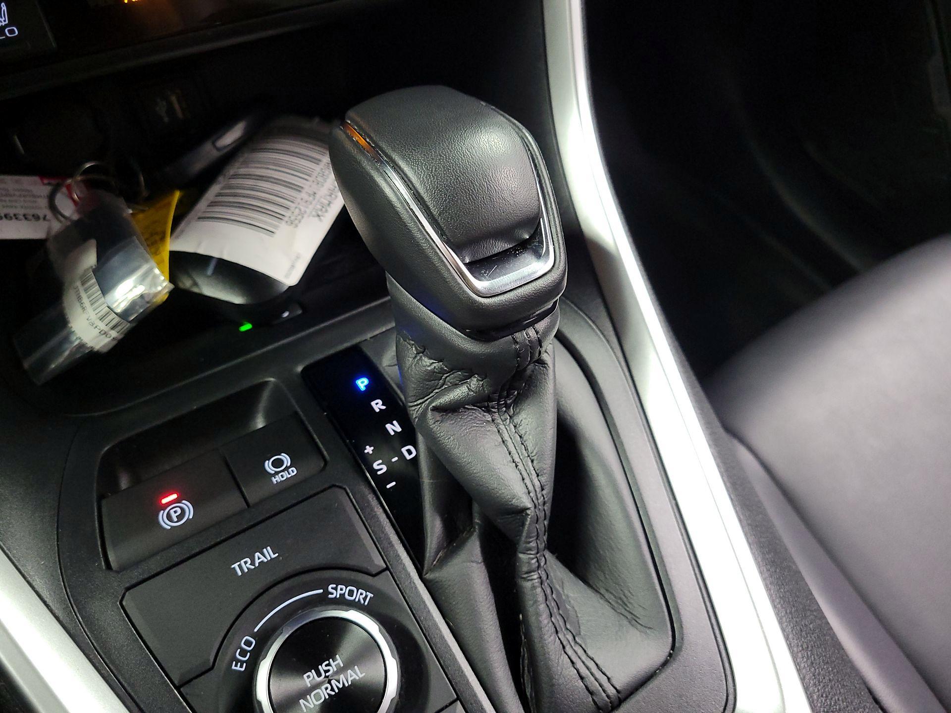 Thumbnail: 2023 Toyota RAV4 - 15