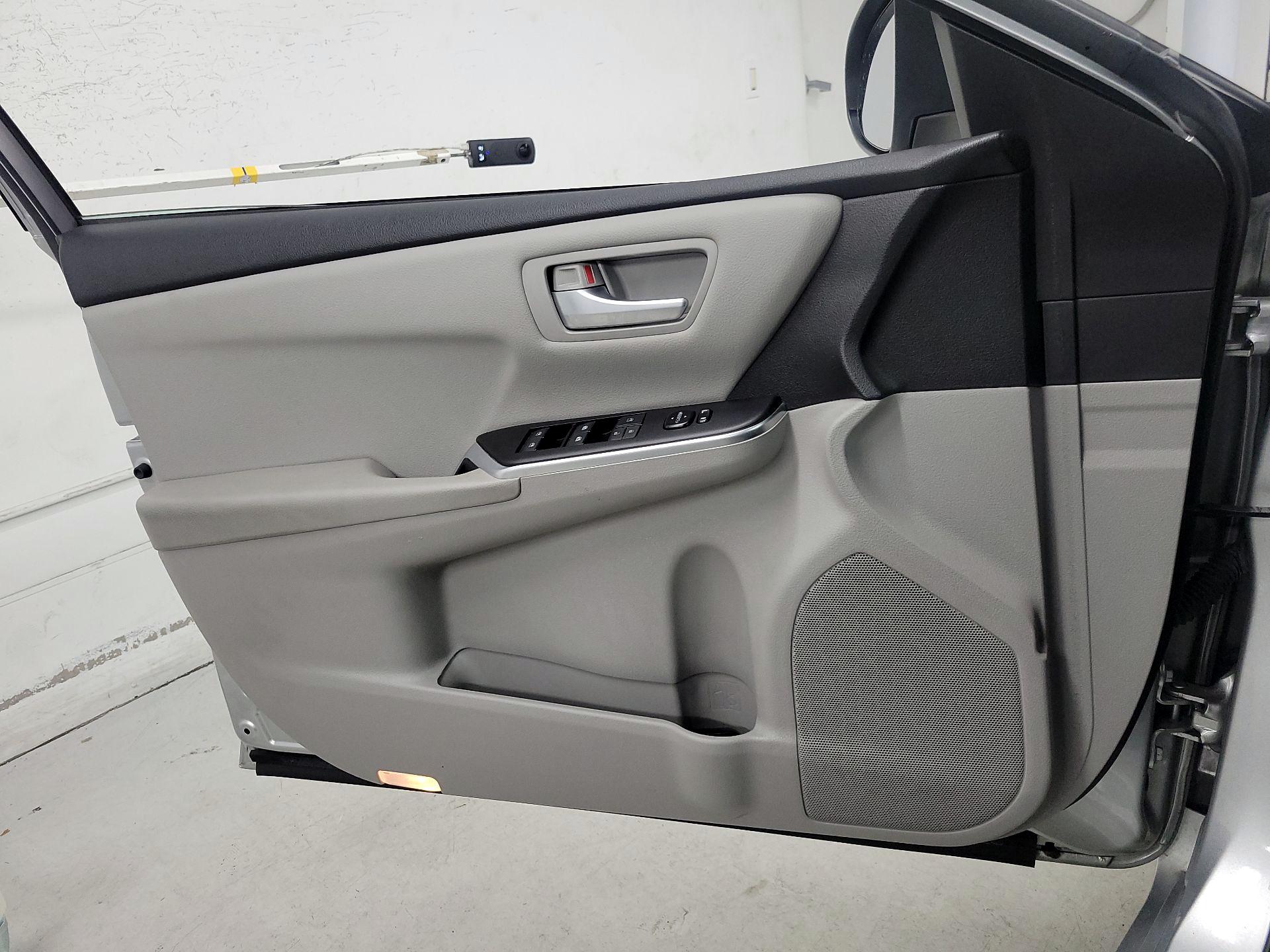 Thumbnail: 2017 Toyota Camry - 12