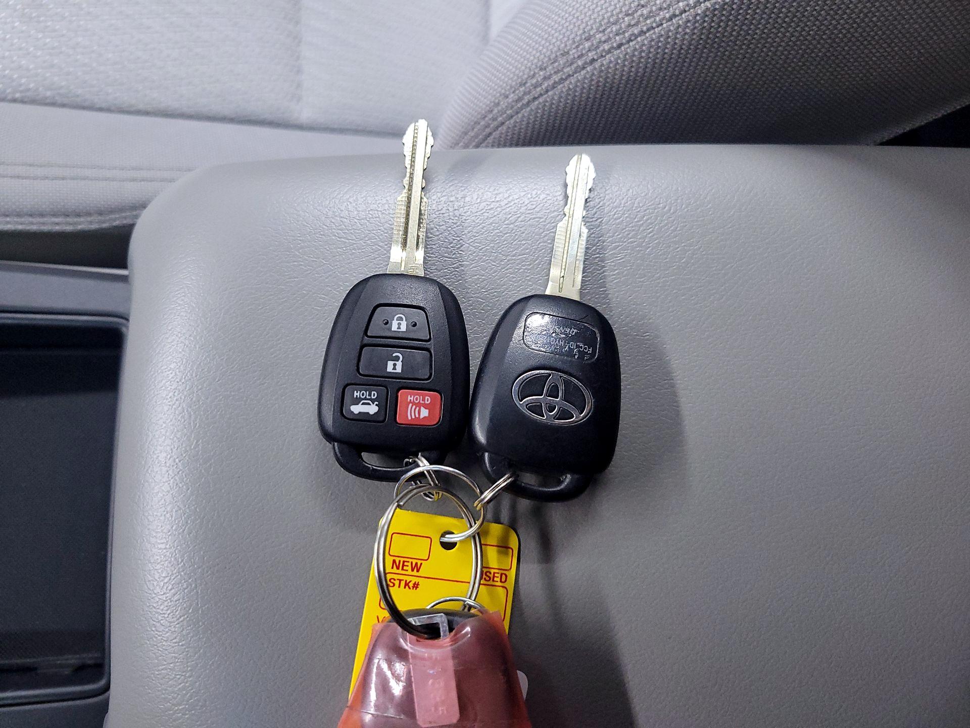 Thumbnail: 2017 Toyota Camry - 20