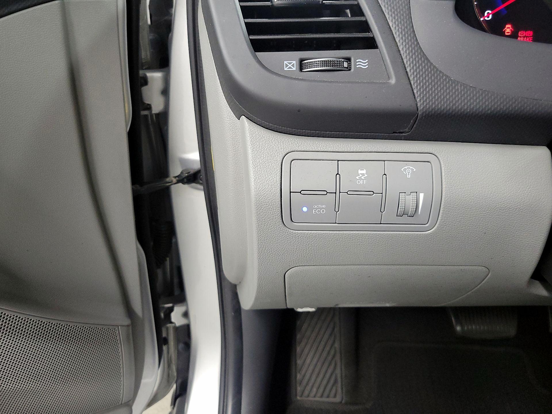 Thumbnail: 2016 Hyundai Accent - 13