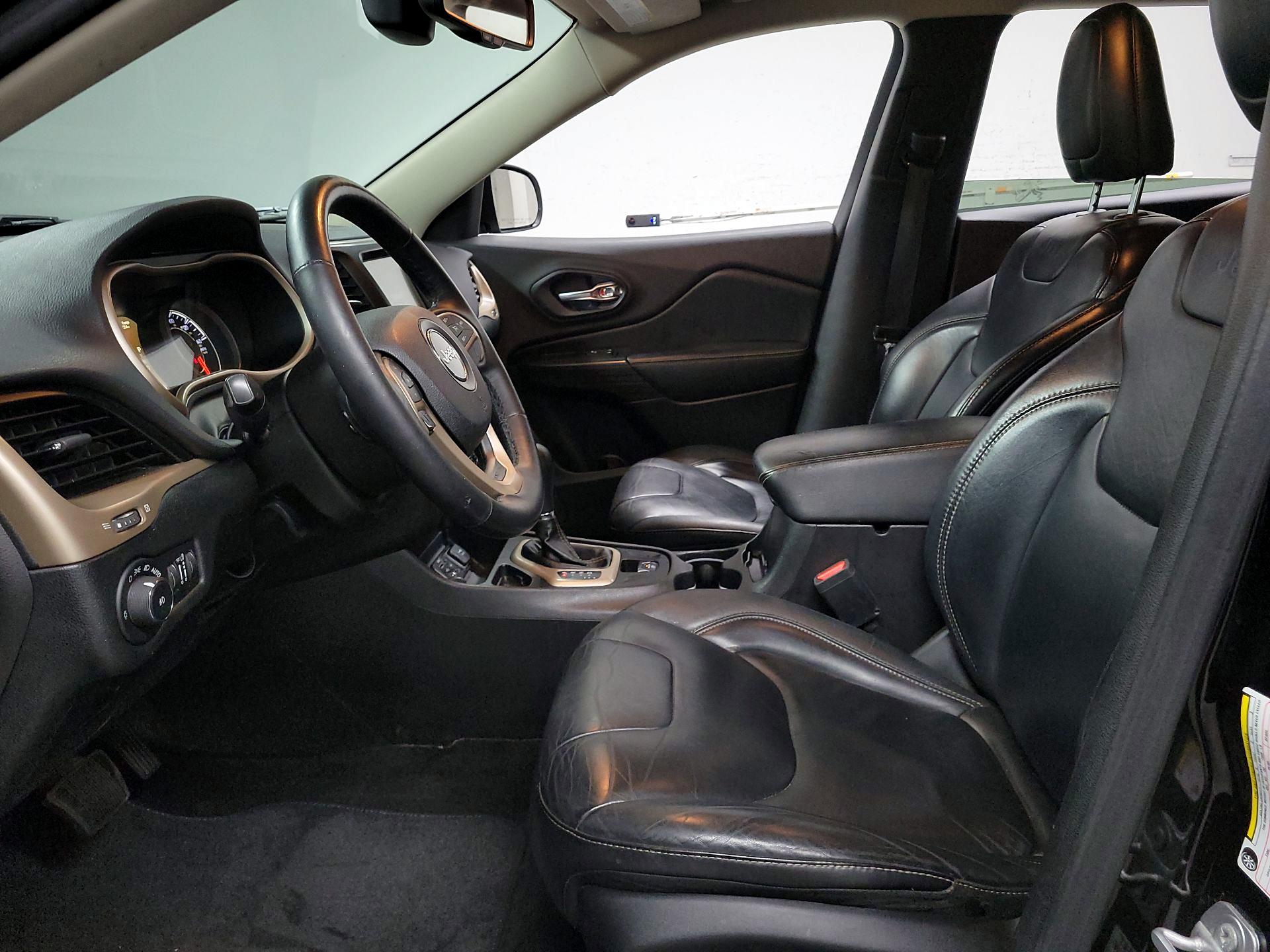 Thumbnail: 2017 Jeep Cherokee - 11