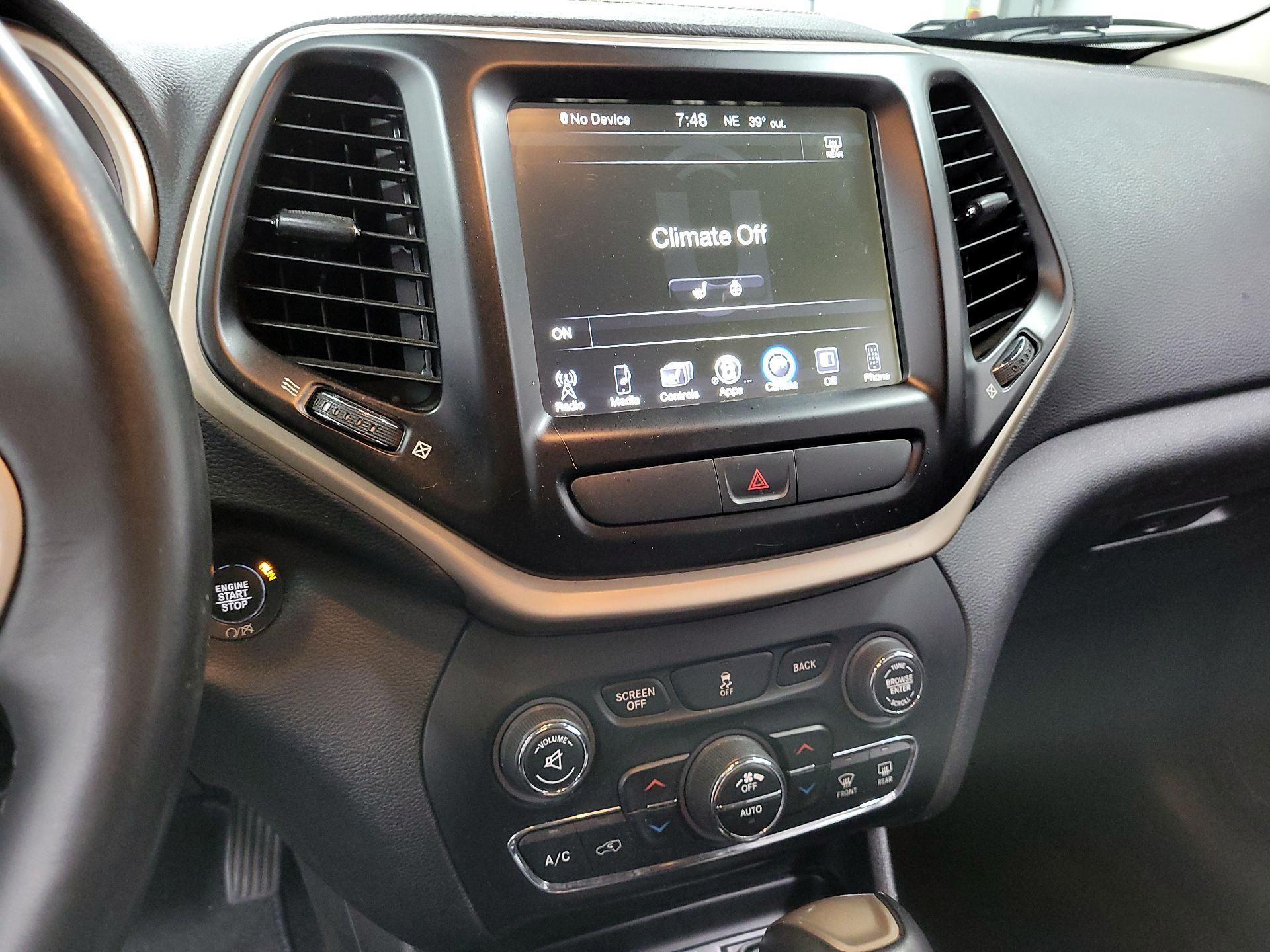 Thumbnail: 2017 Jeep Cherokee - 15