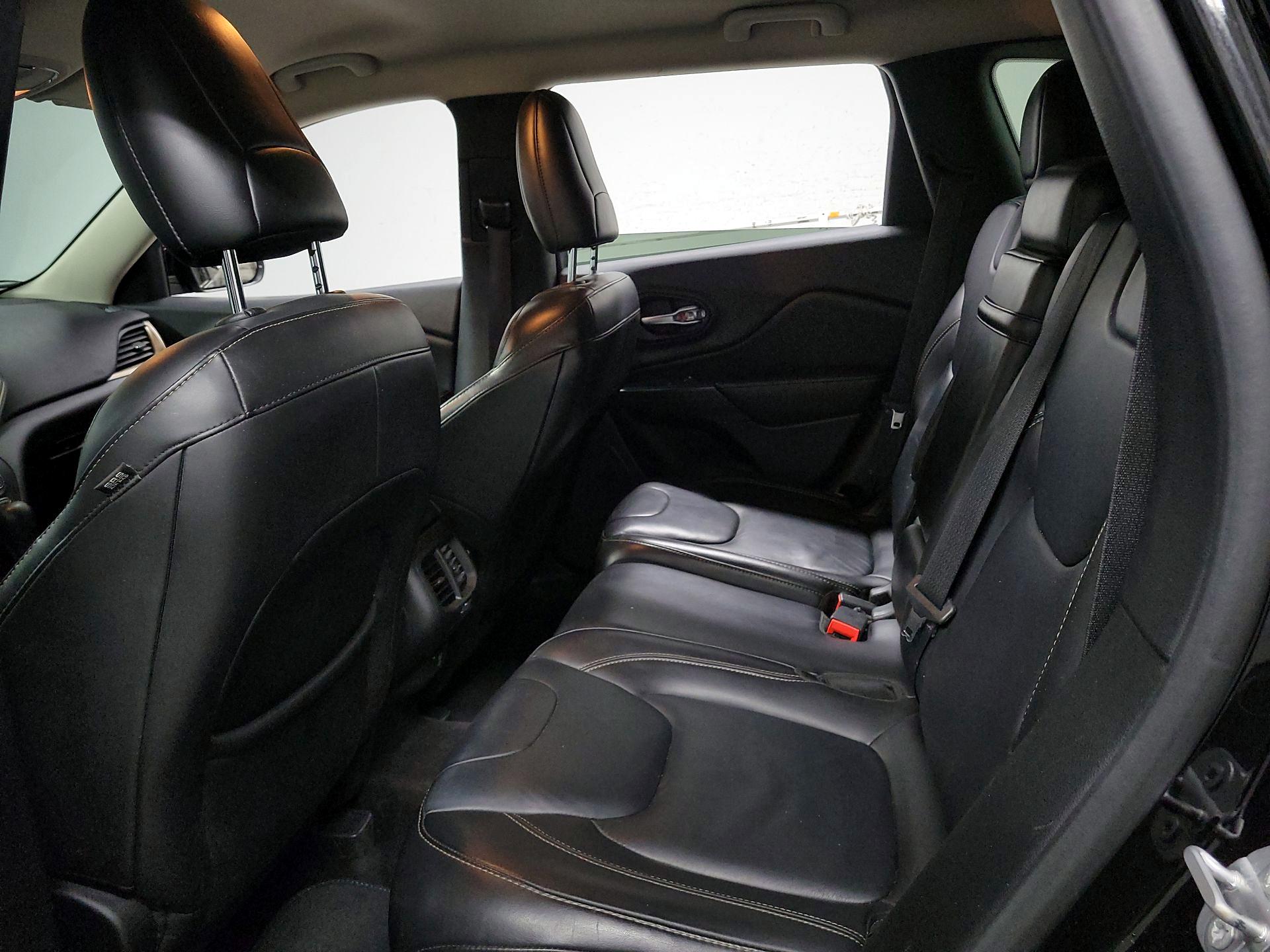 Thumbnail: 2017 Jeep Cherokee - 18