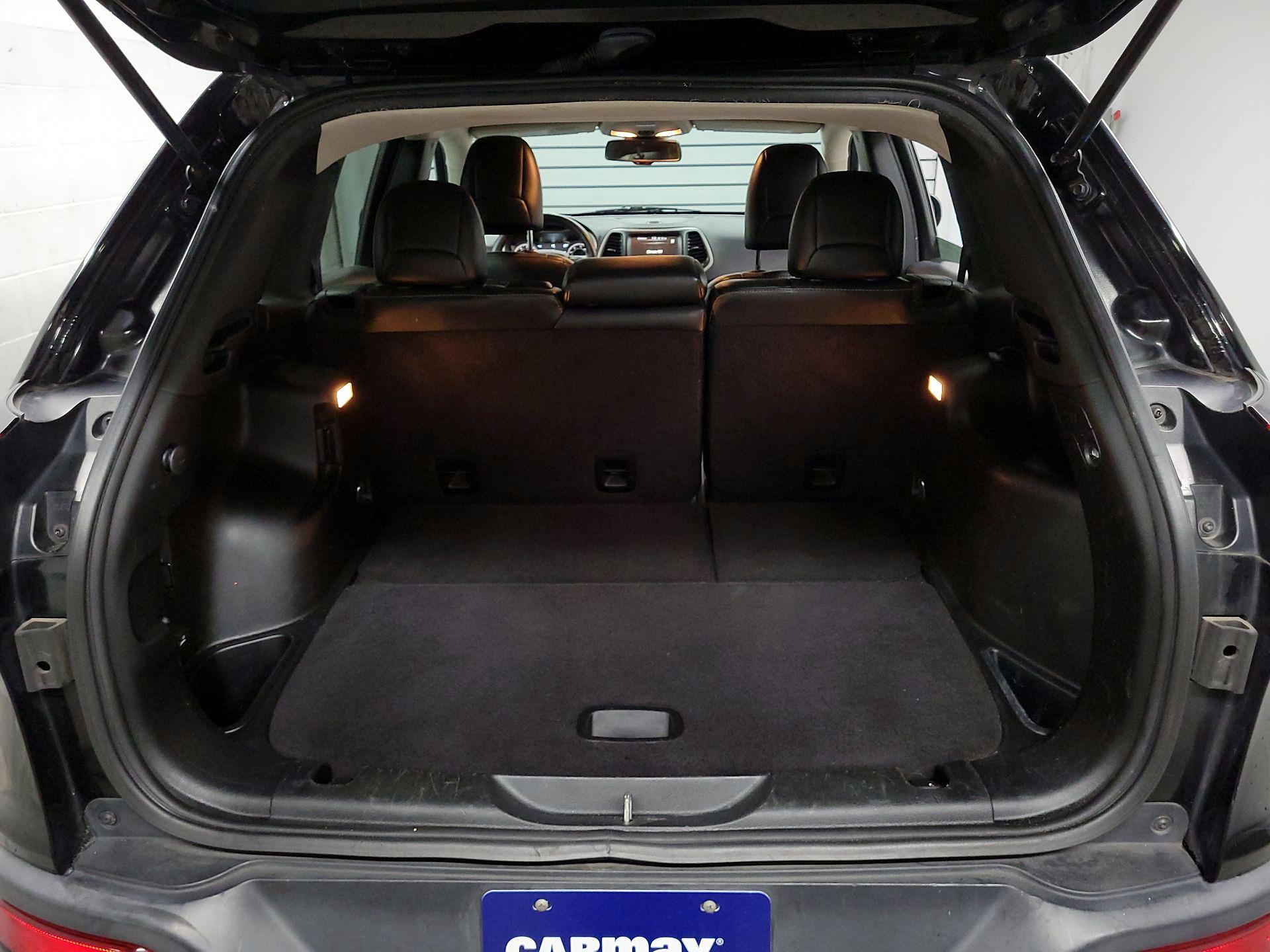 Thumbnail: 2017 Jeep Cherokee - 19