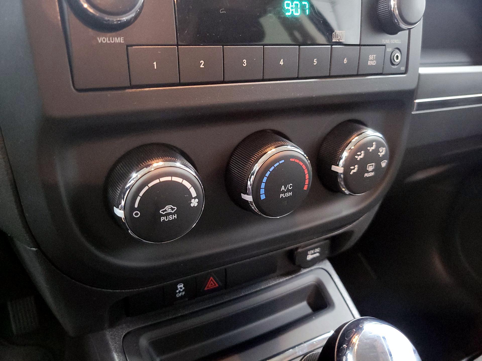 Thumbnail: 2014 Jeep Patriot - 14