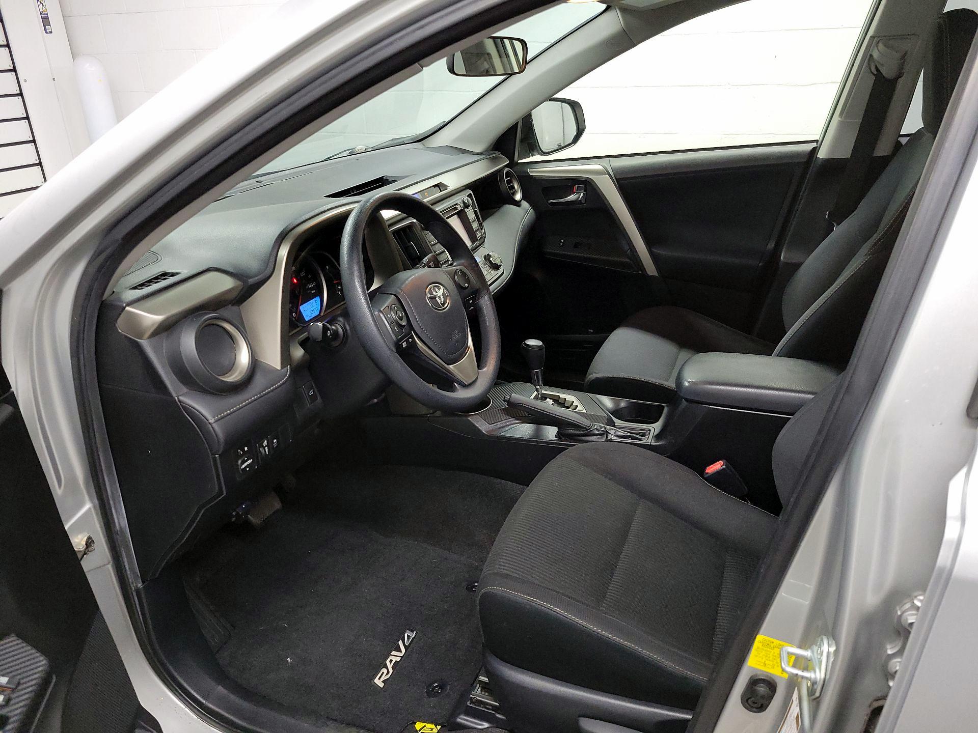 Thumbnail: 2015 Toyota RAV4 - 11