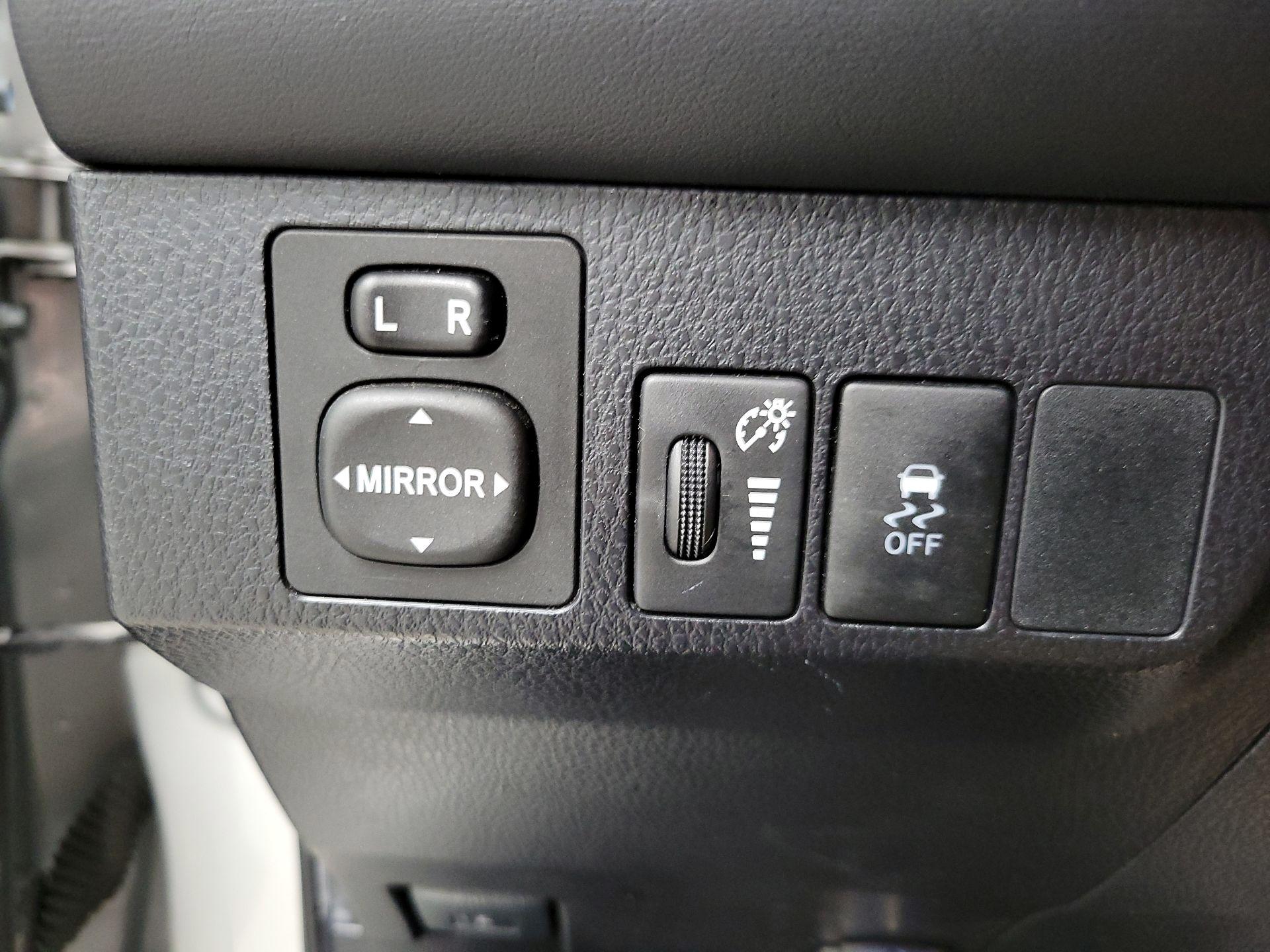 Thumbnail: 2015 Toyota RAV4 - 13