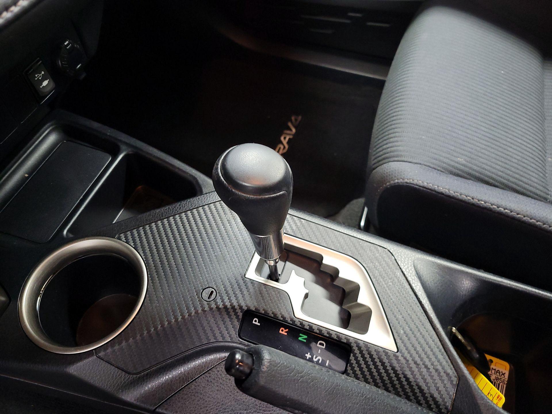 Thumbnail: 2015 Toyota RAV4 - 17