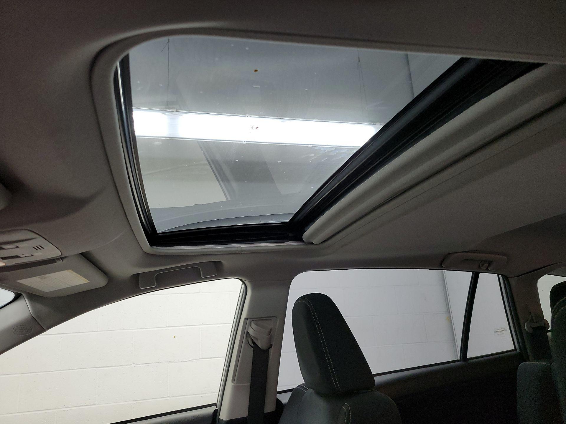 Thumbnail: 2015 Toyota RAV4 - 19