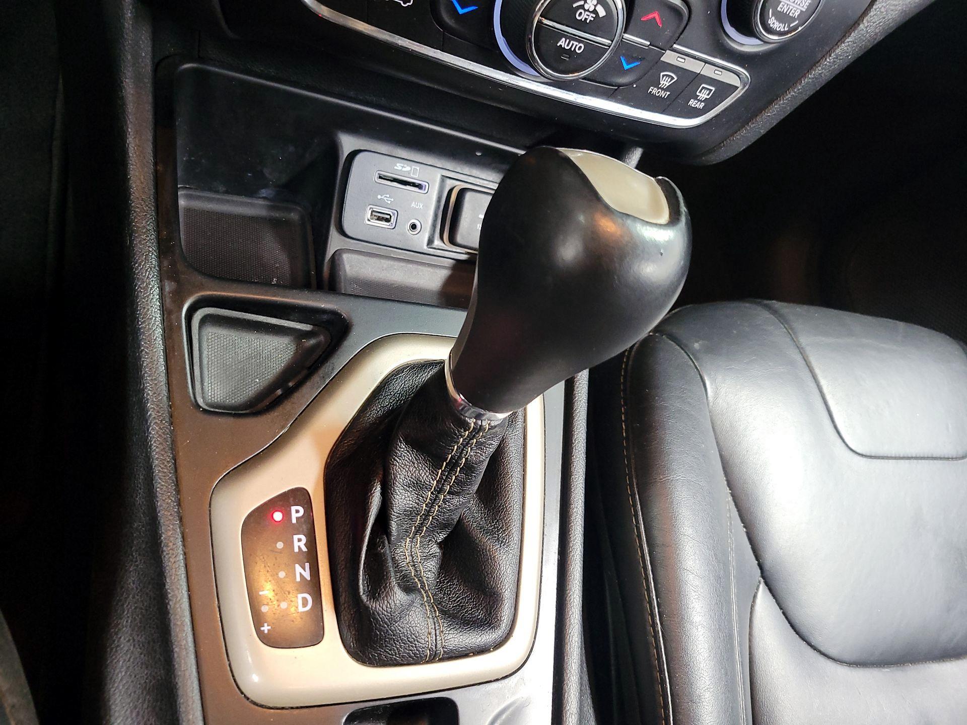 Thumbnail: 2015 Jeep Cherokee - 16