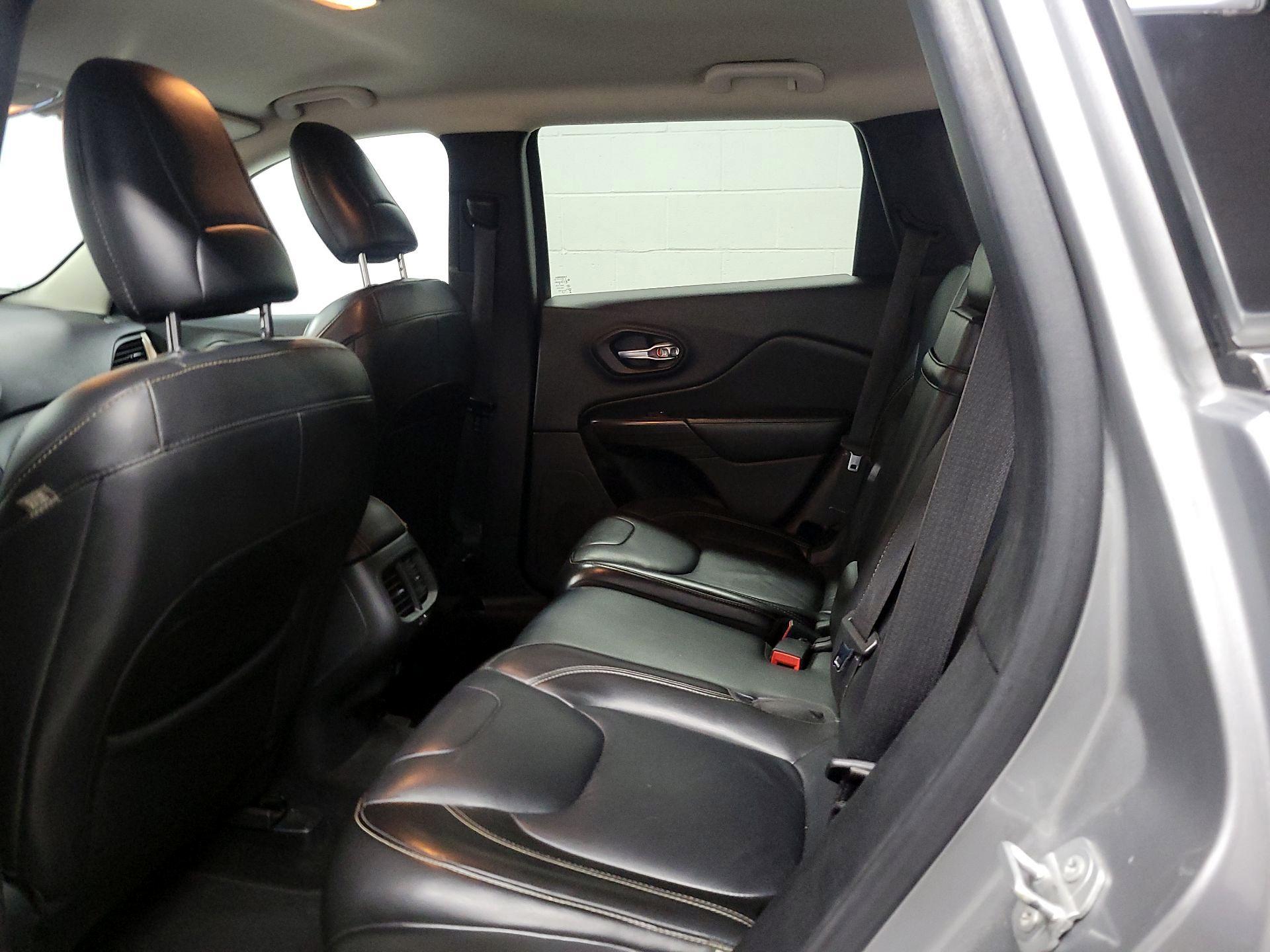 Thumbnail: 2015 Jeep Cherokee - 17