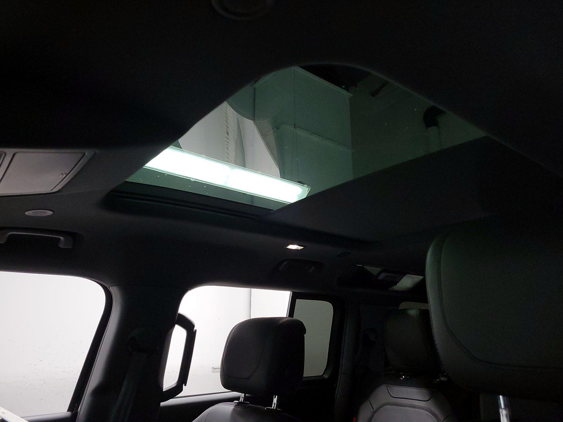 Thumbnail: 2020 Land Rover Defender - 17