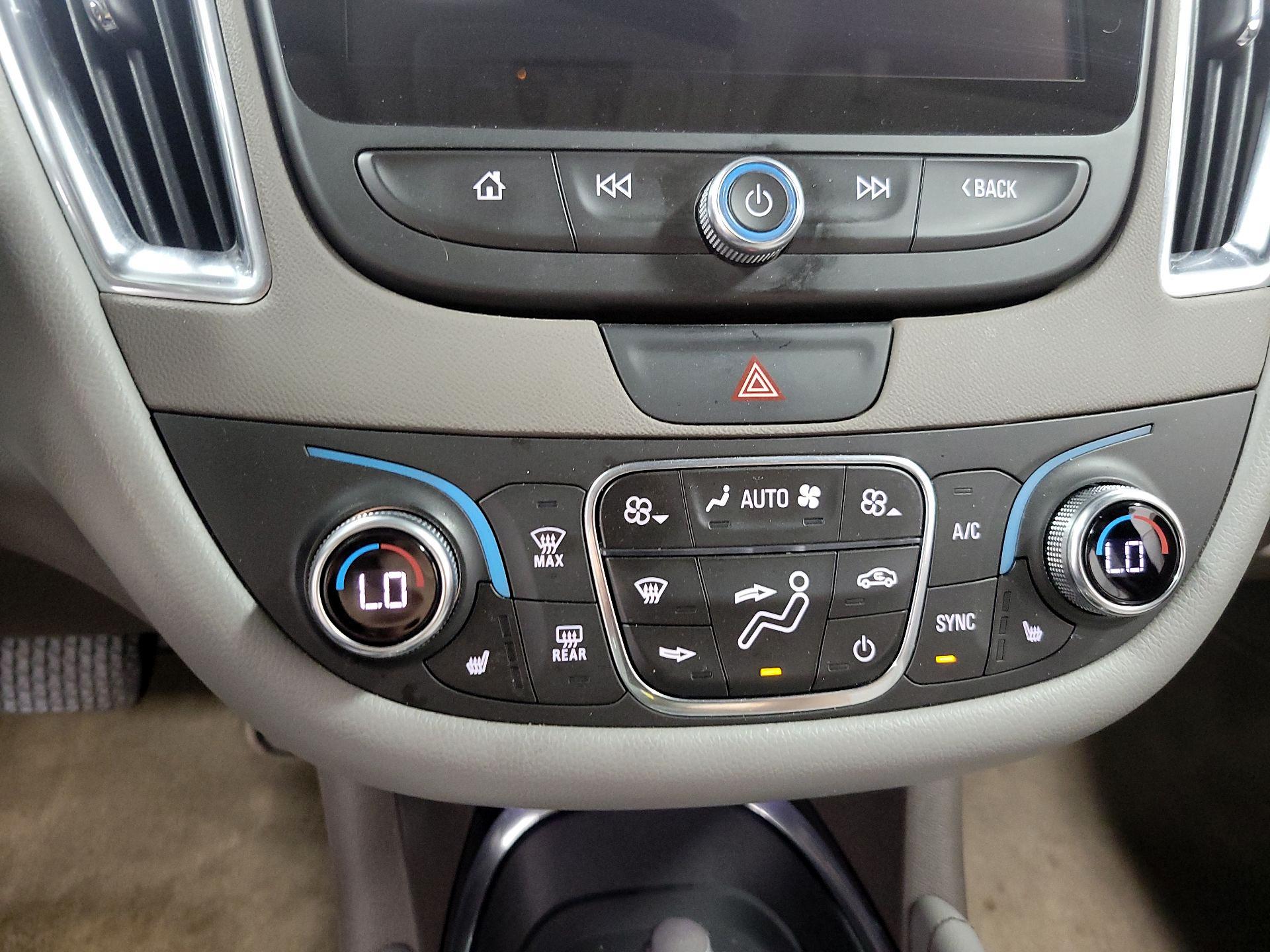 Thumbnail: 2016 Chevrolet Malibu - 17