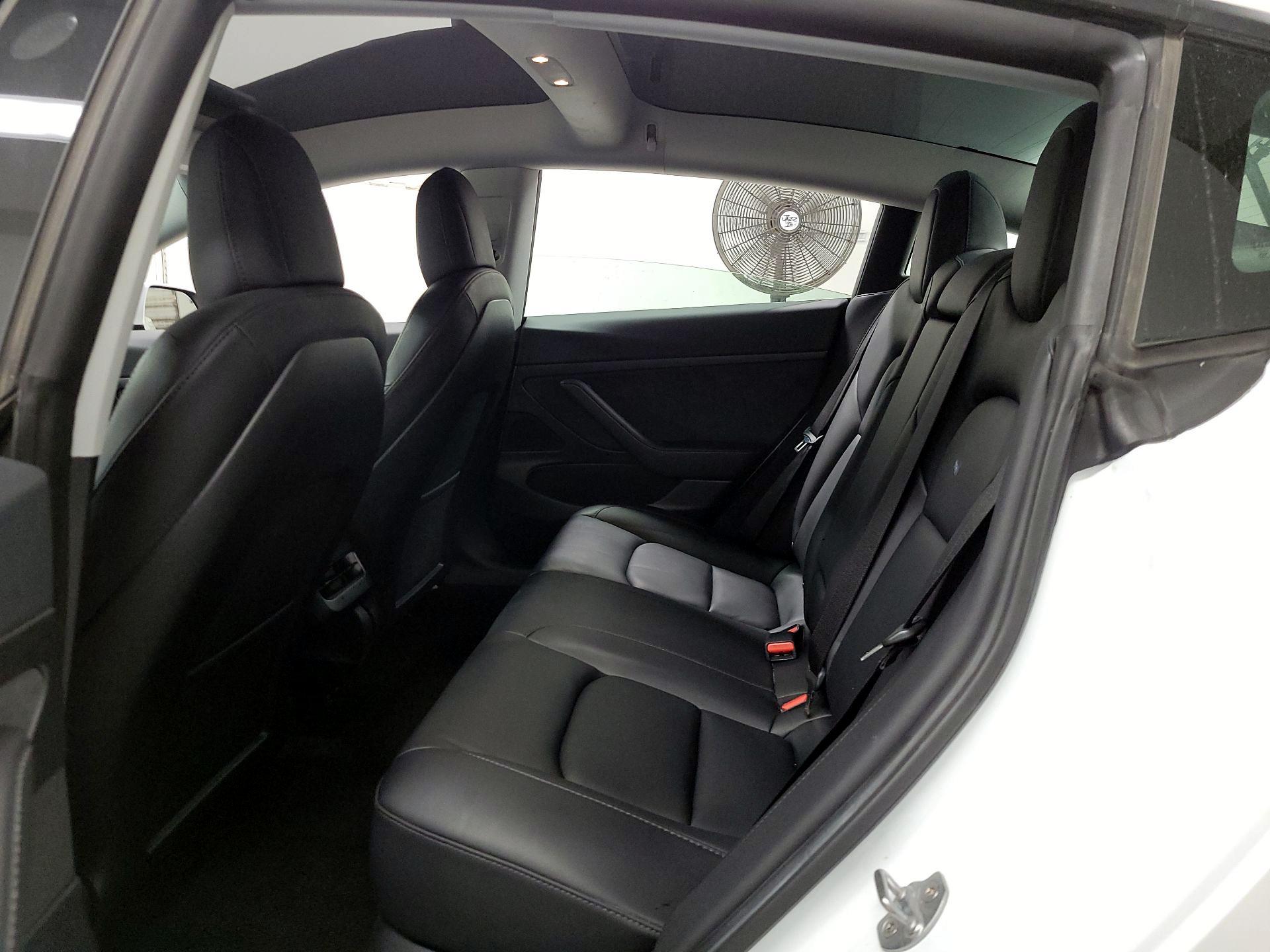 Thumbnail: 2021 Tesla Model 3 - 17