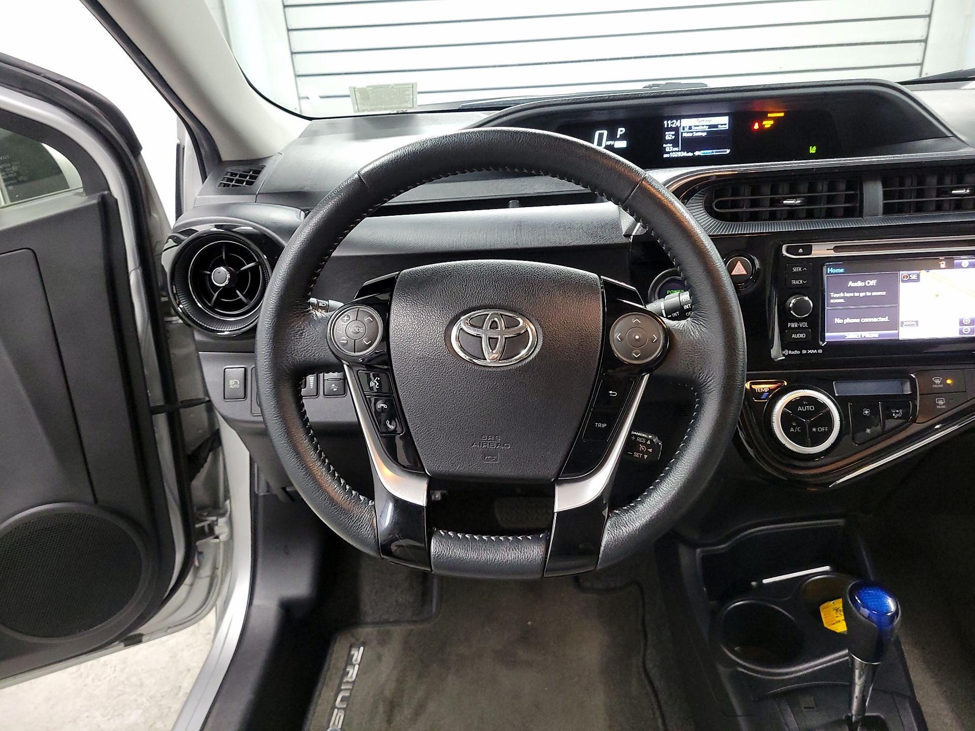 Thumbnail: 2018 Toyota Prius c - 10