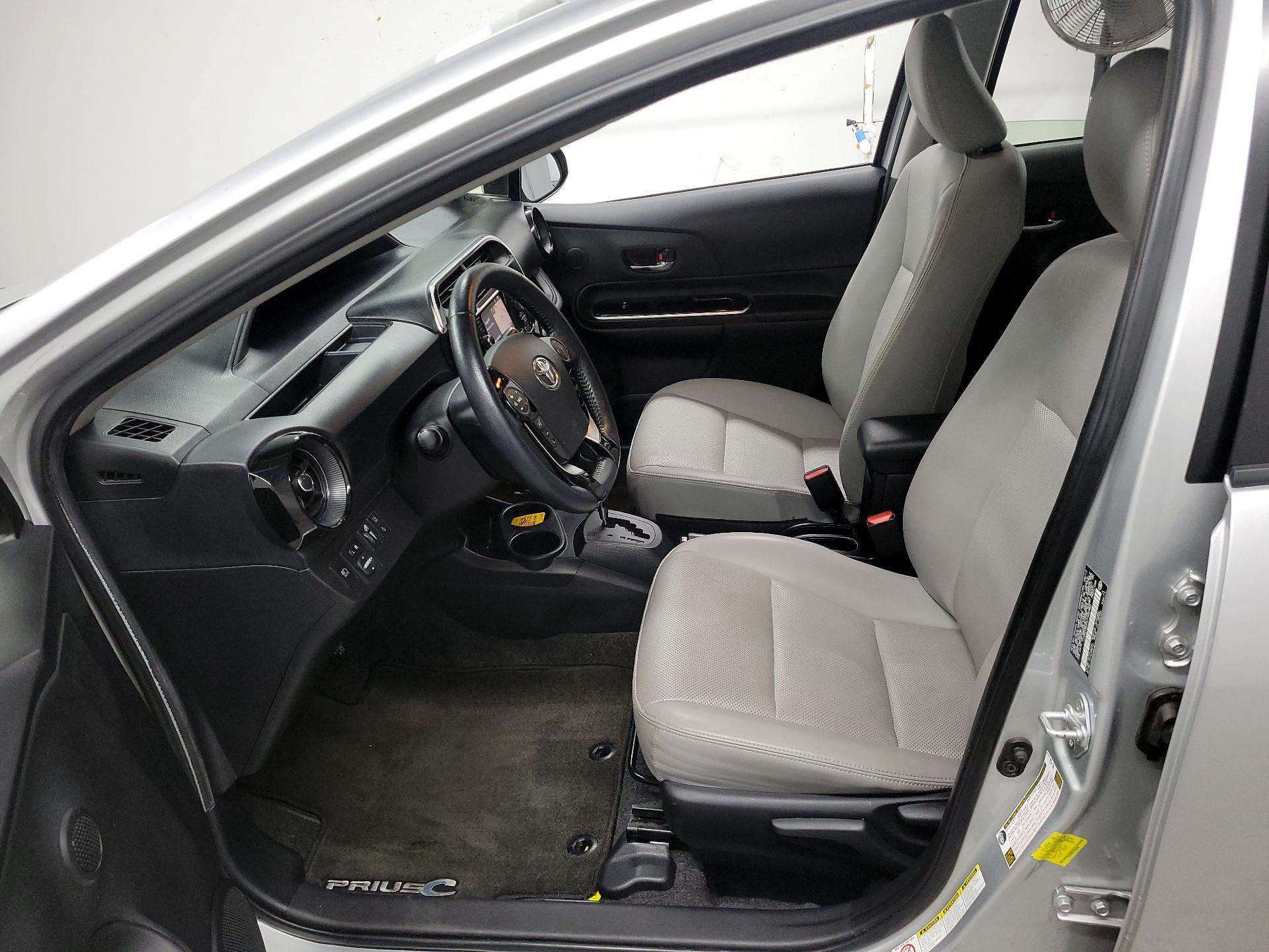 Thumbnail: 2018 Toyota Prius c - 11