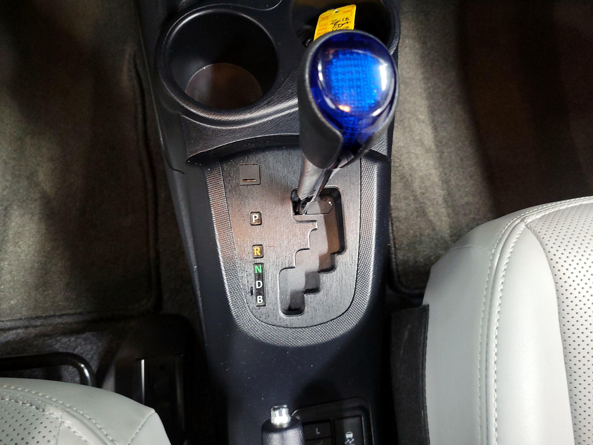 Thumbnail: 2018 Toyota Prius c - 16