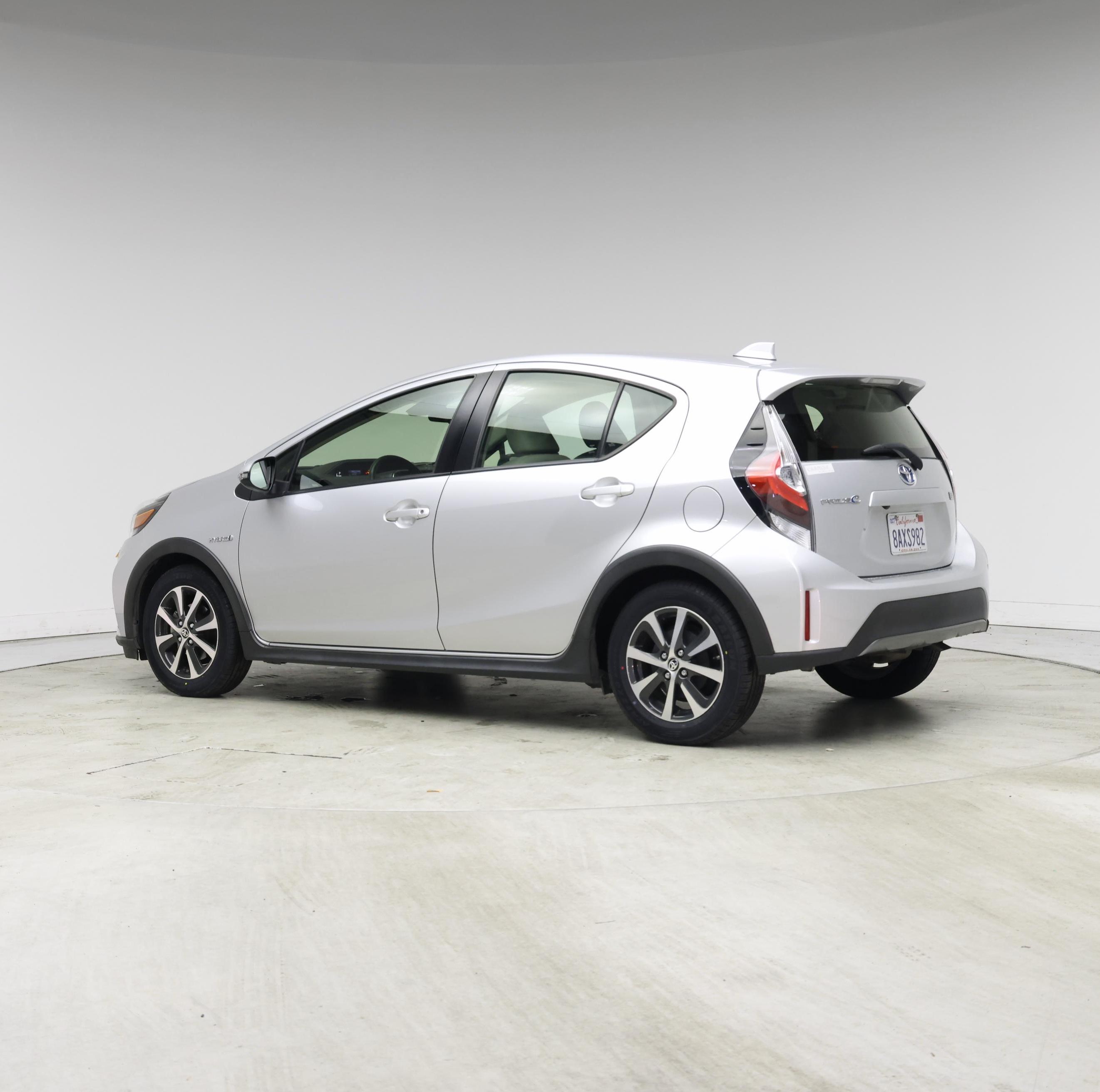 Thumbnail: 2018 Toyota Prius c - 2
