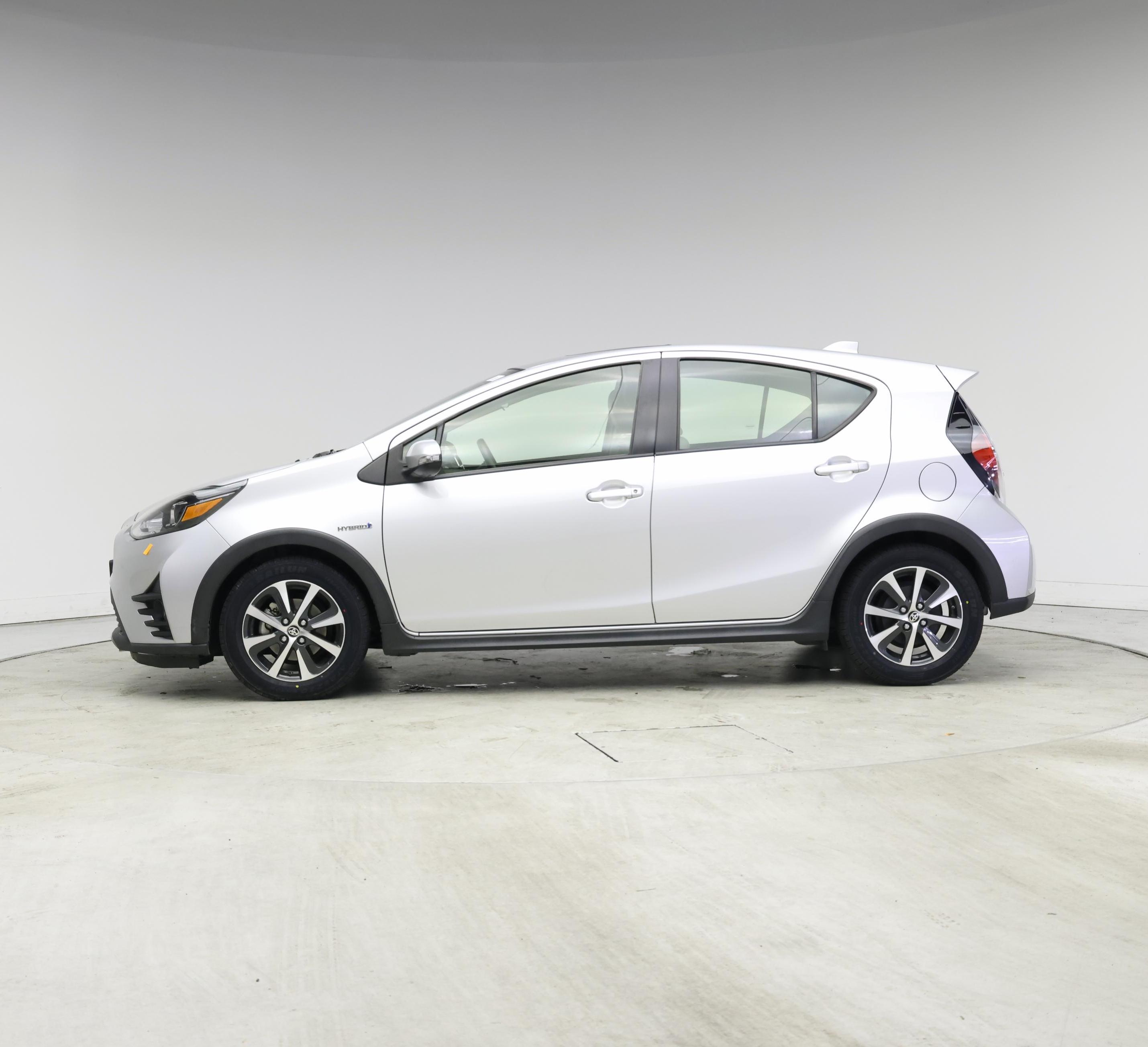 Thumbnail: 2018 Toyota Prius c - 3
