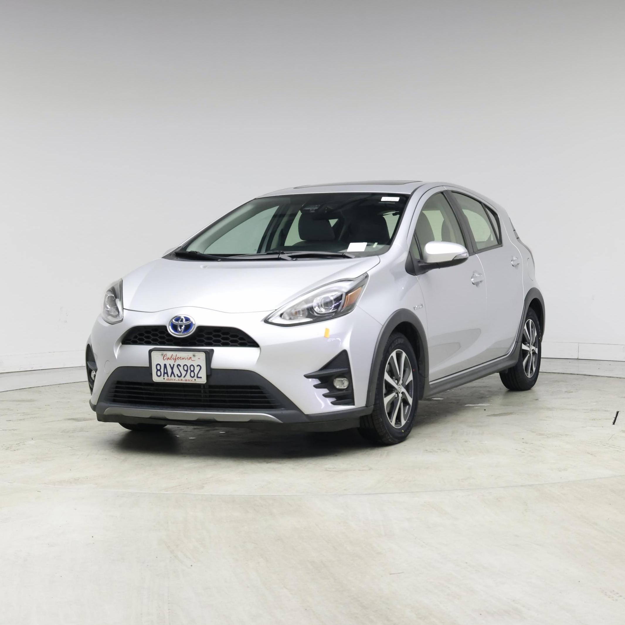 Thumbnail: 2018 Toyota Prius c - 4