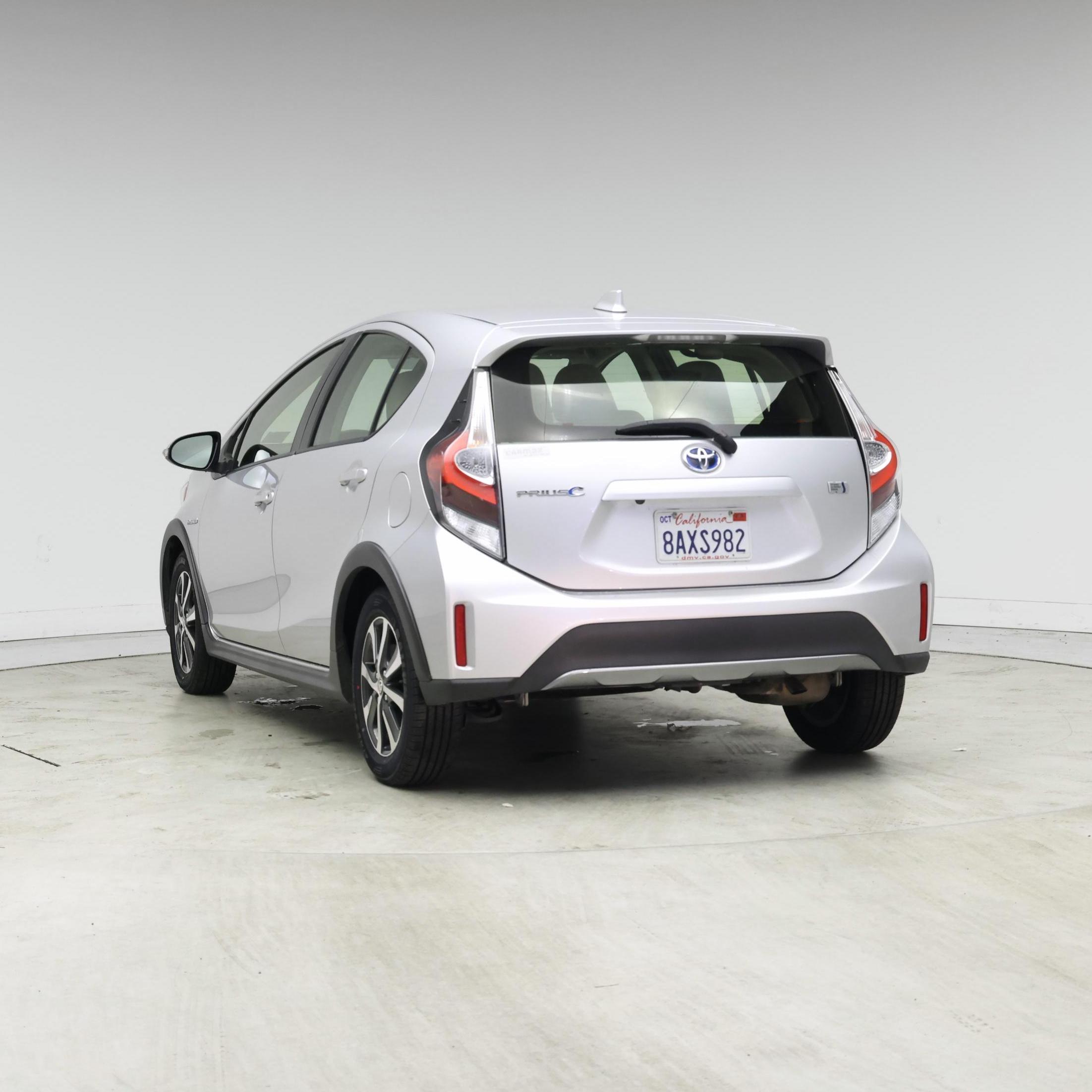 Thumbnail: 2018 Toyota Prius c - 6