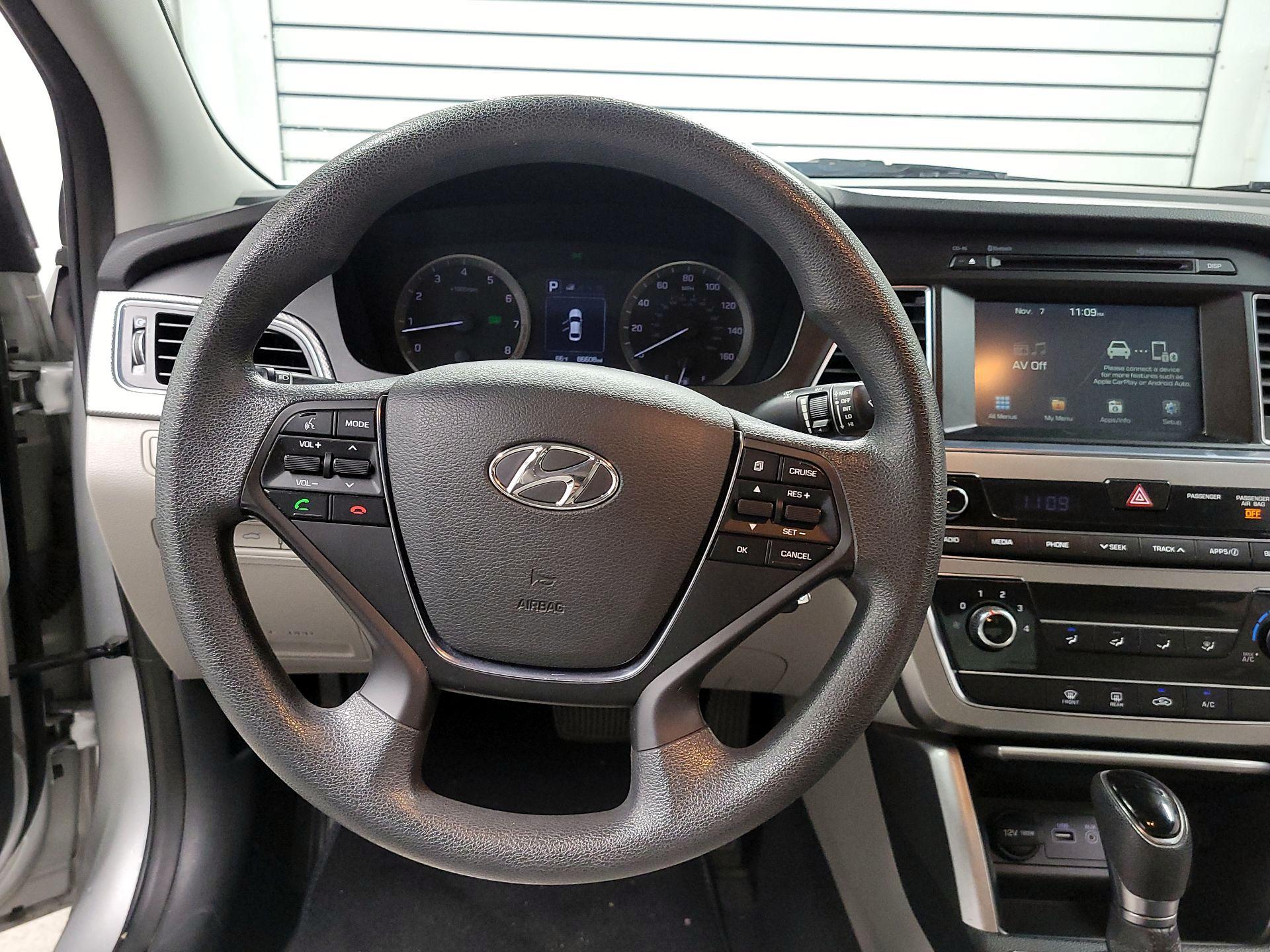 Thumbnail: 2016 Hyundai Sonata - 10