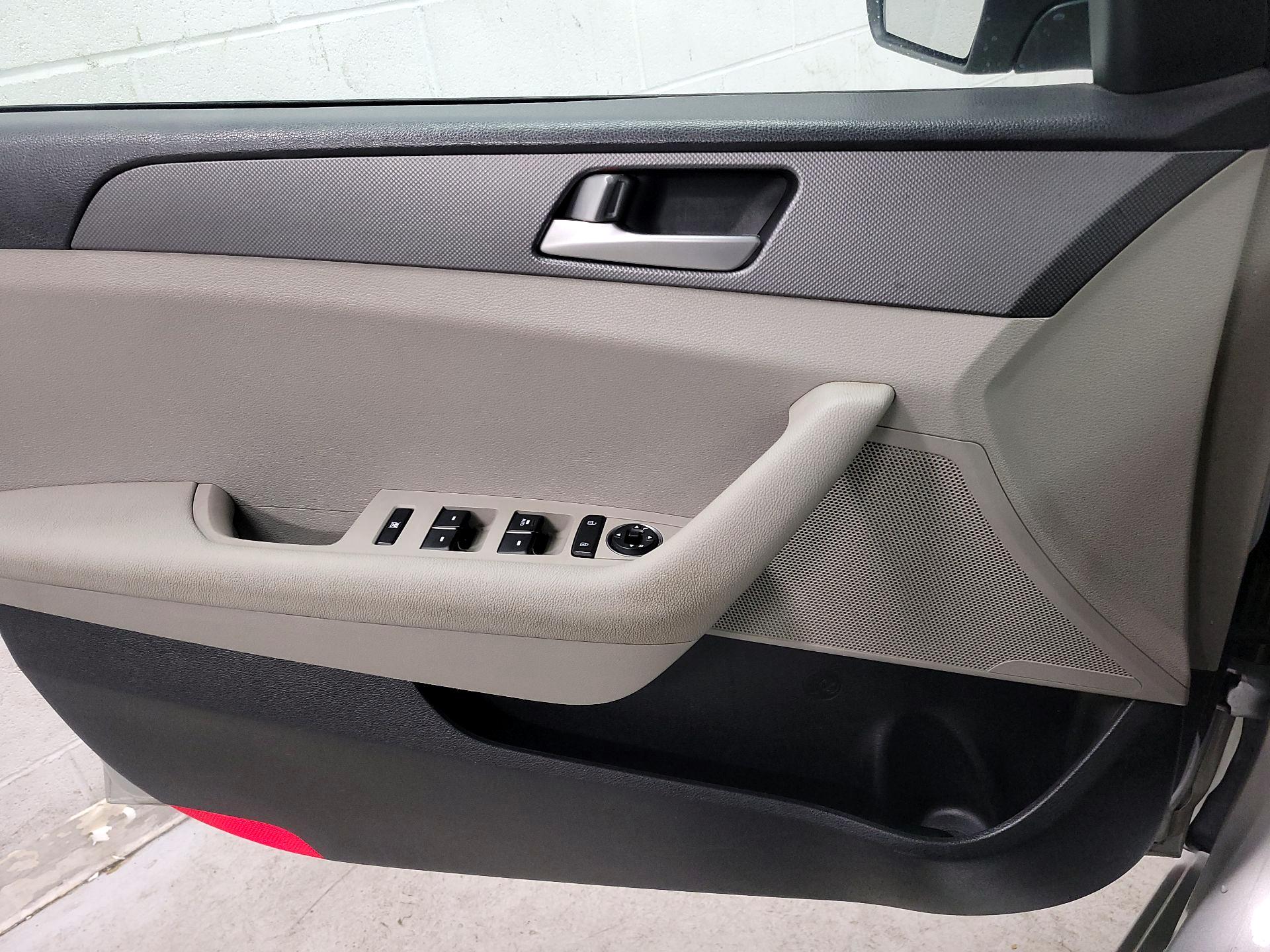 Thumbnail: 2016 Hyundai Sonata - 12