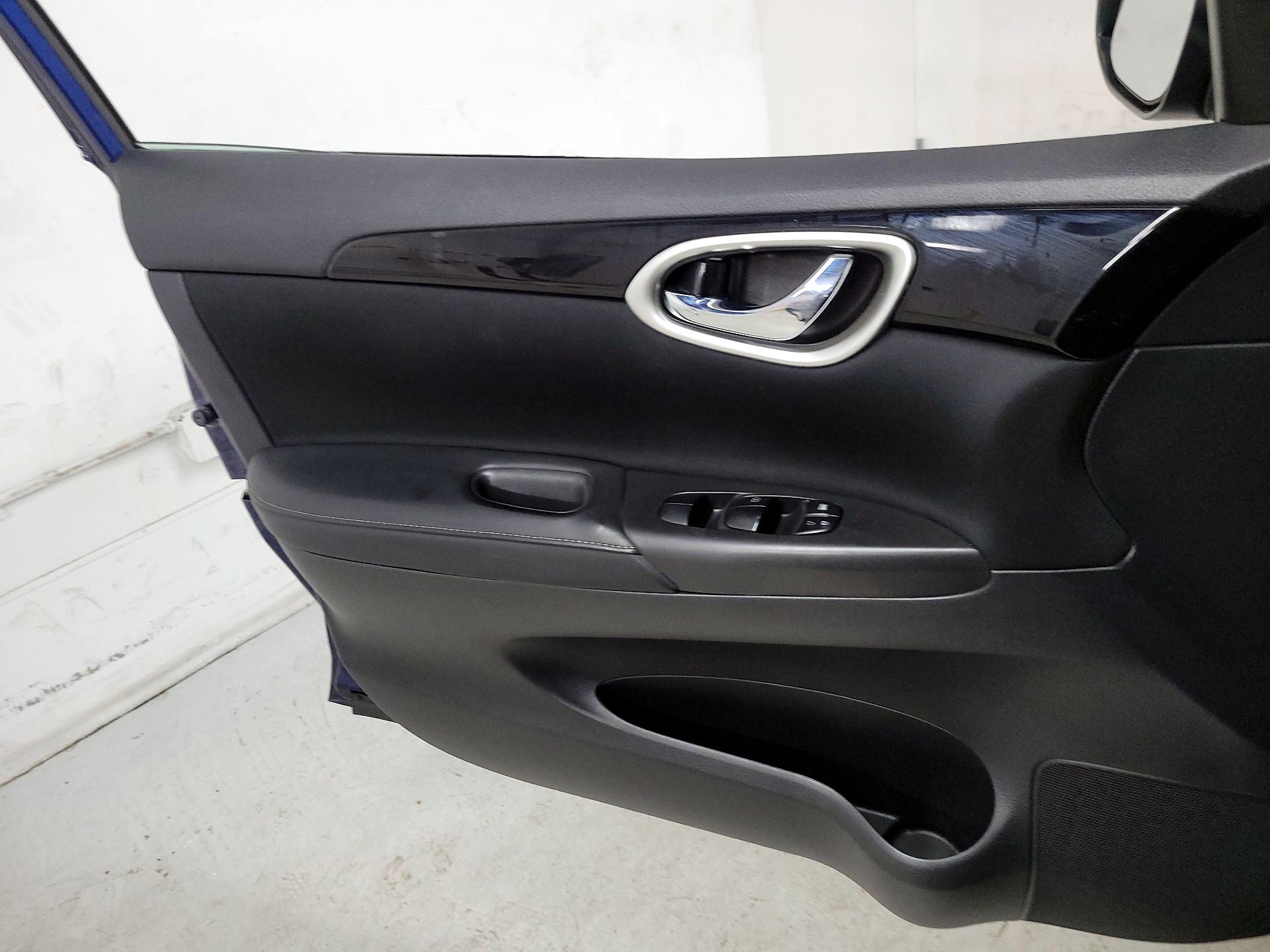 Thumbnail: 2019 Nissan Sentra - 12