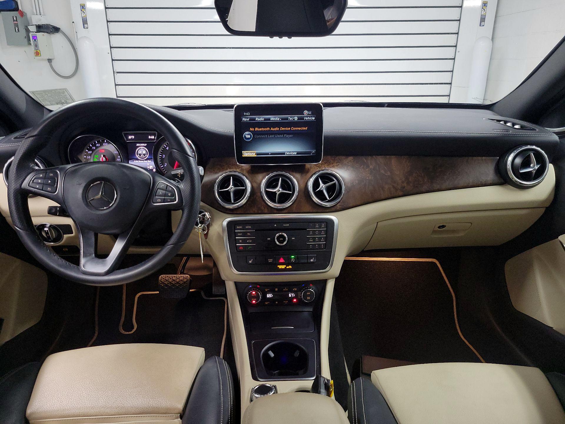 Thumbnail: 2016 Mercedes-Benz GLA - 9