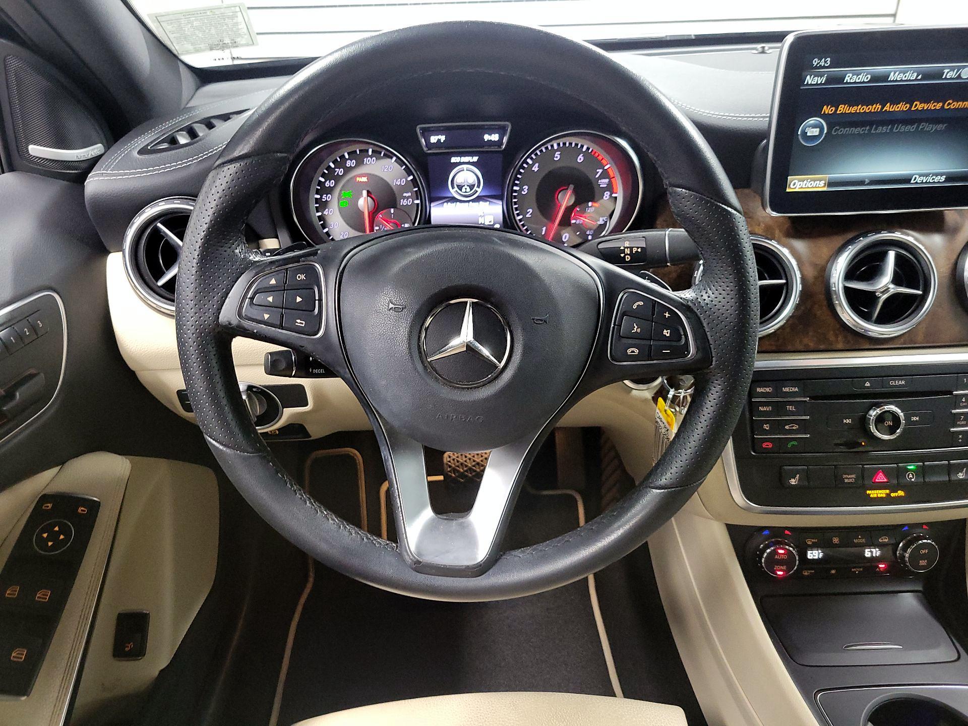 Thumbnail: 2016 Mercedes-Benz GLA - 10