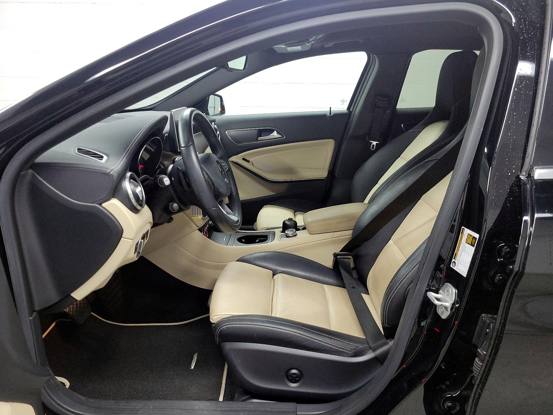 Thumbnail: 2016 Mercedes-Benz GLA - 11