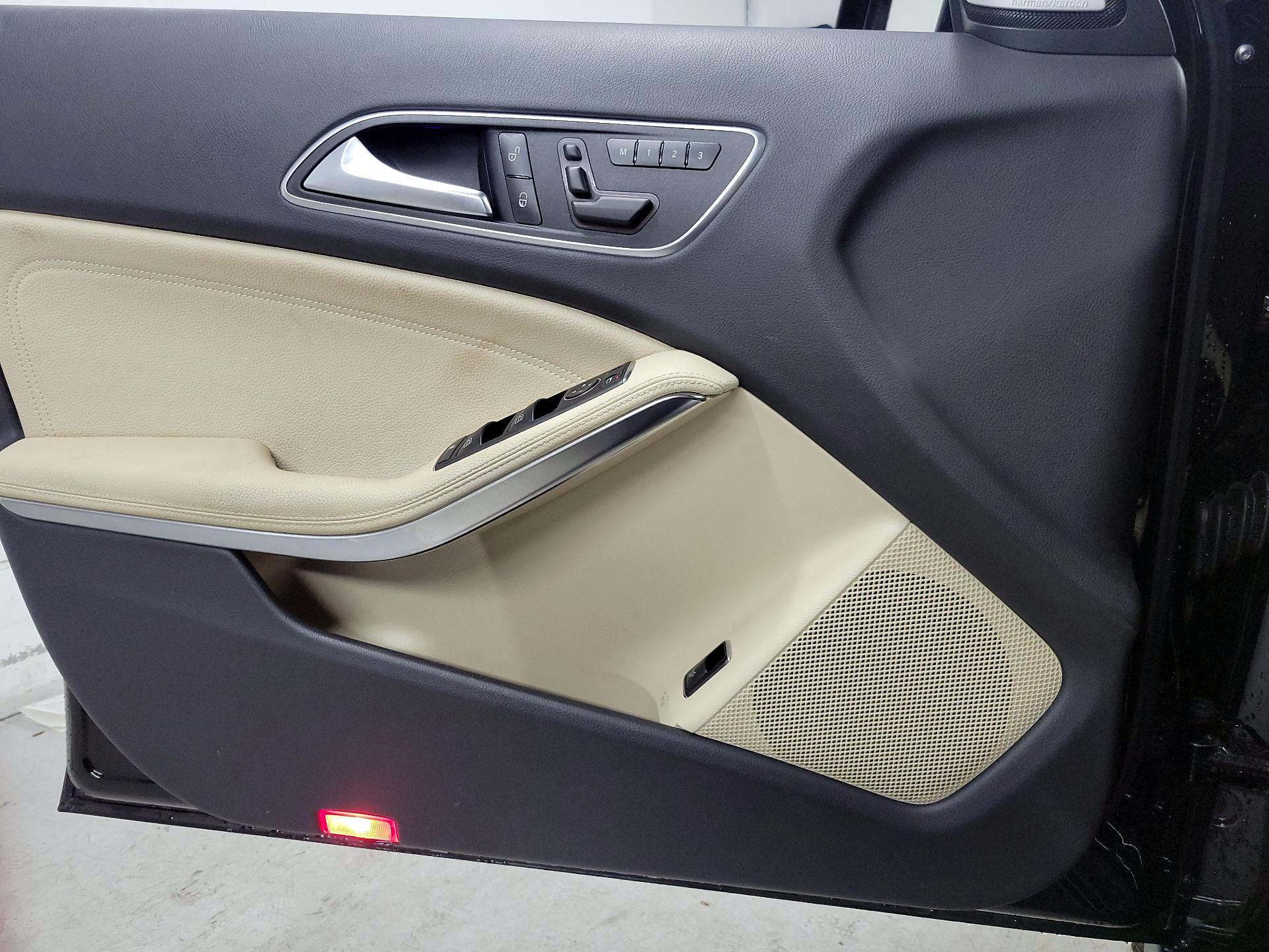 Thumbnail: 2016 Mercedes-Benz GLA - 12