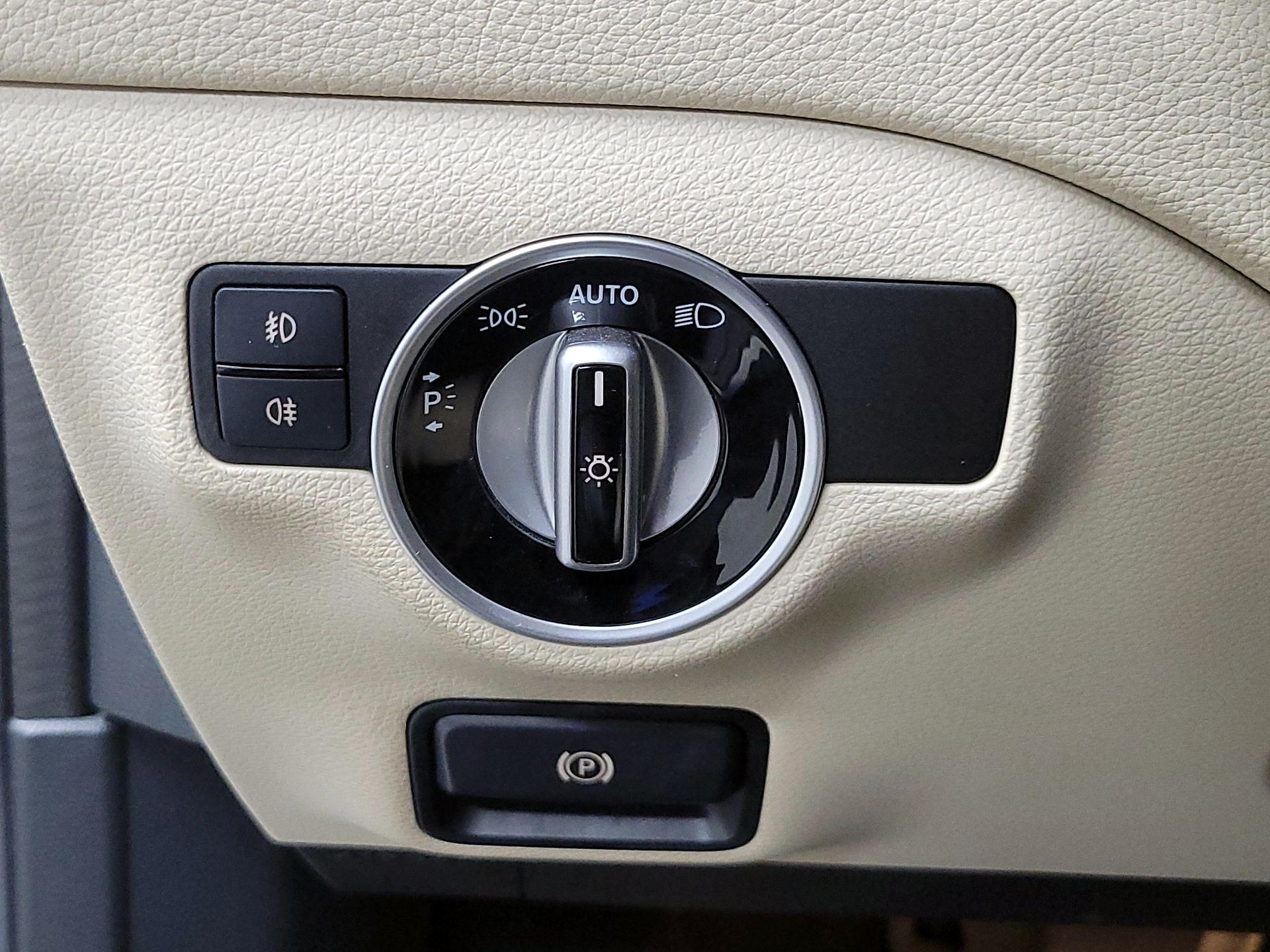 Thumbnail: 2016 Mercedes-Benz GLA - 13