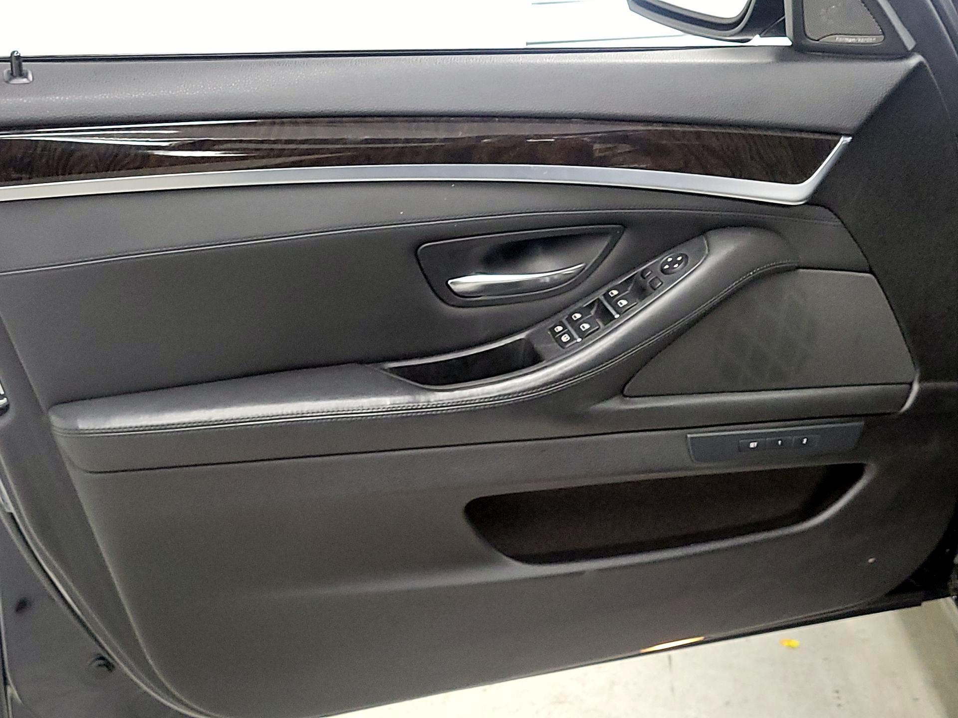 Thumbnail: 2016 BMW 5 Series - 12