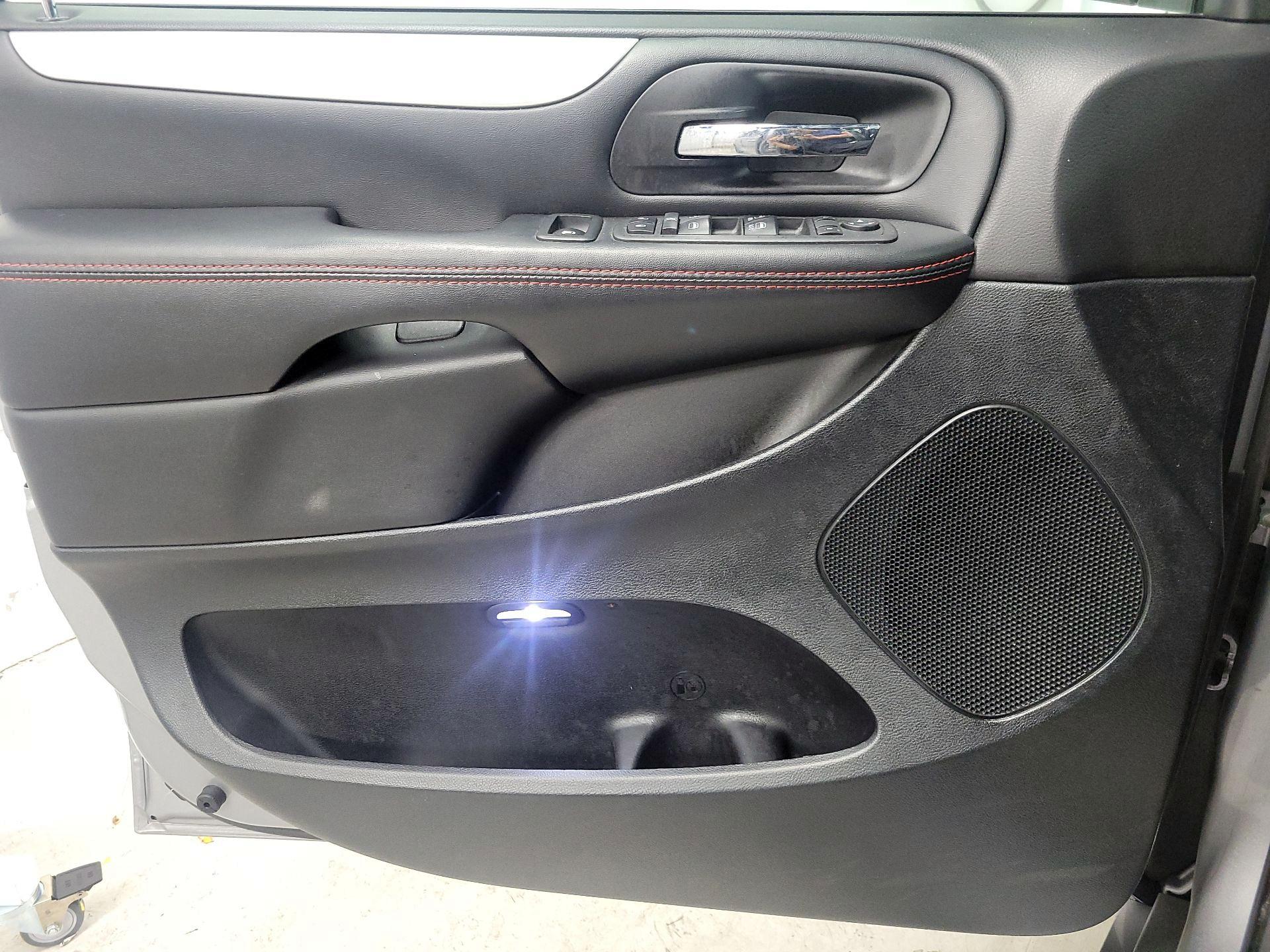 Thumbnail: 2019 Dodge Grand Caravan - 12