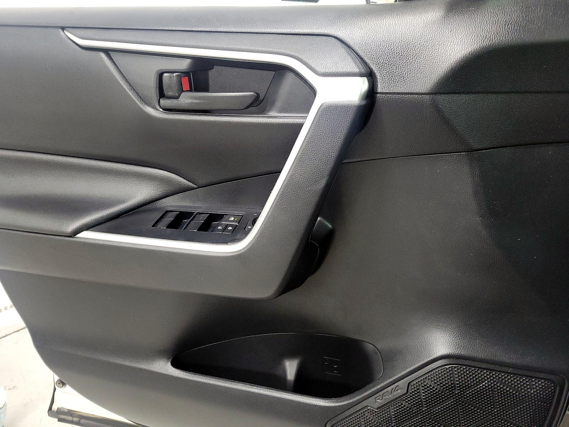 Thumbnail: 2019 Toyota RAV4 - 12