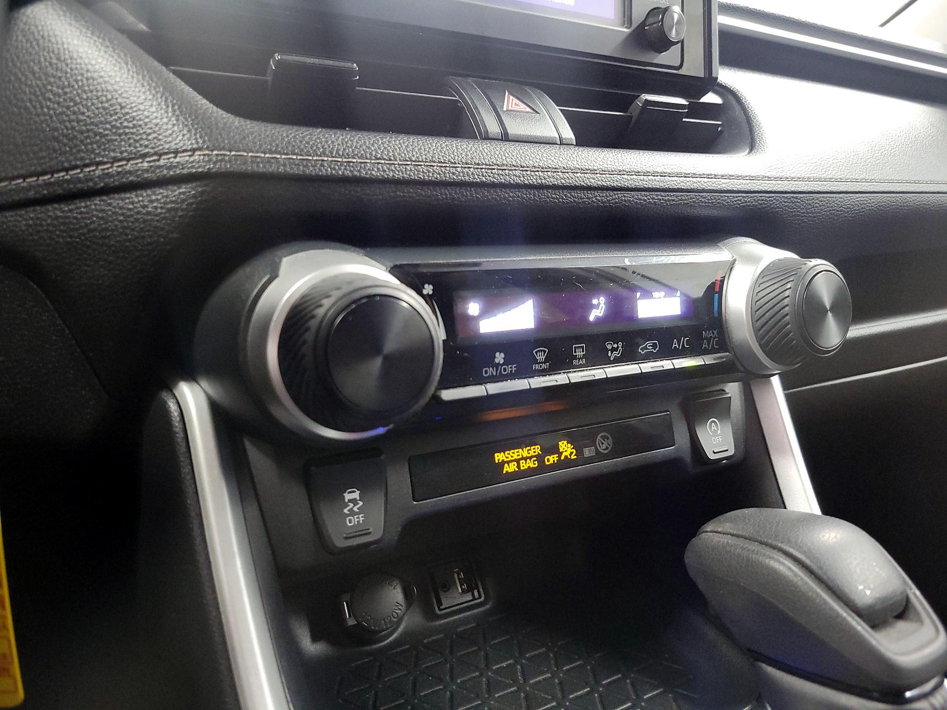 Thumbnail: 2019 Toyota RAV4 - 16