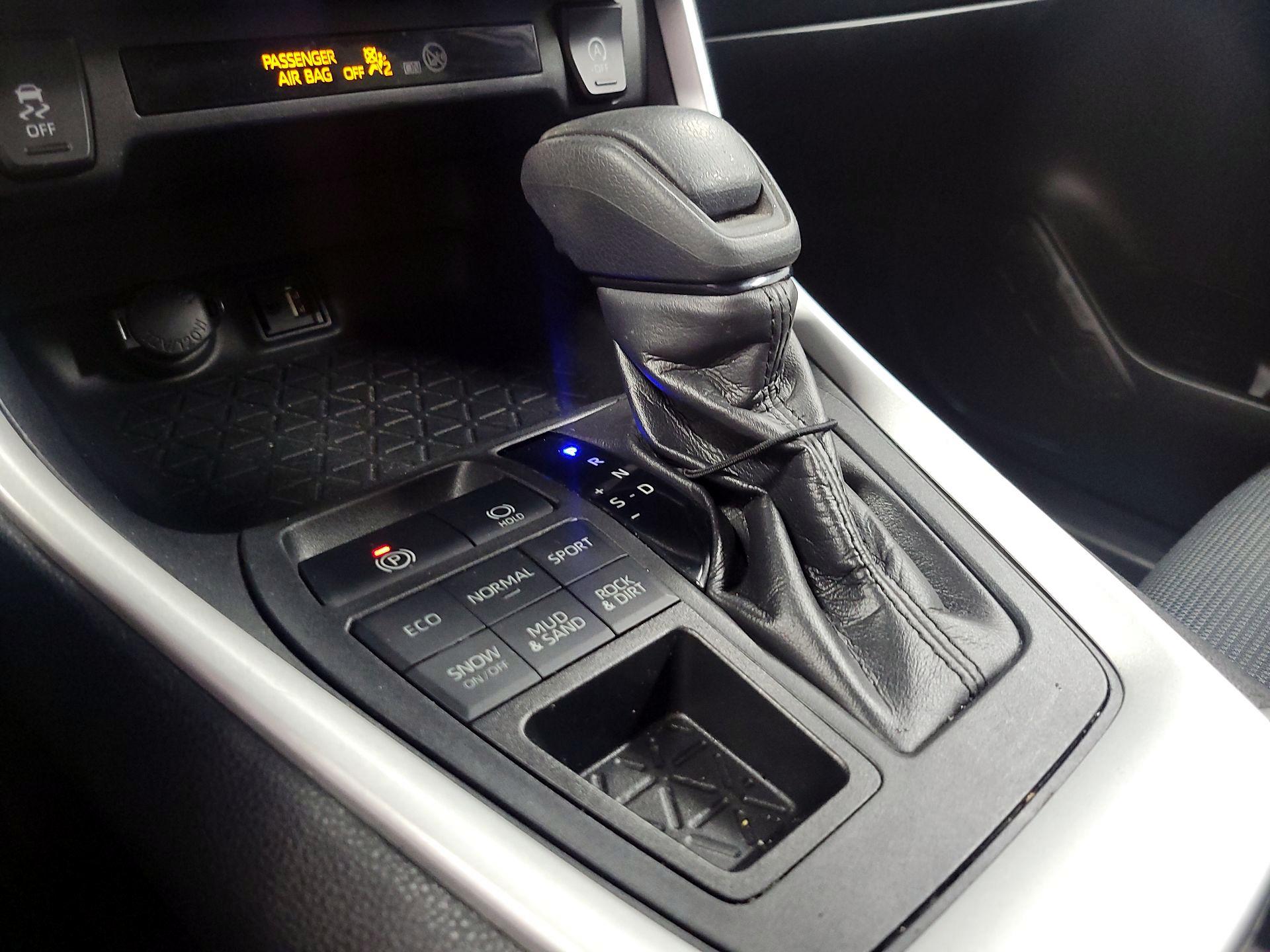 Thumbnail: 2019 Toyota RAV4 - 17