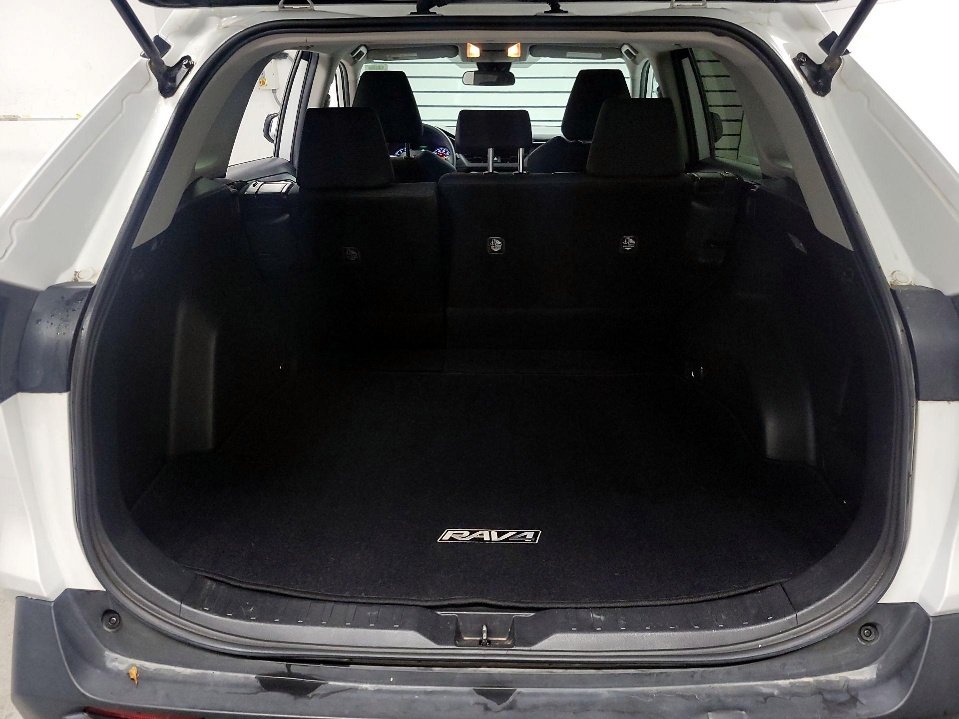 Thumbnail: 2019 Toyota RAV4 - 19