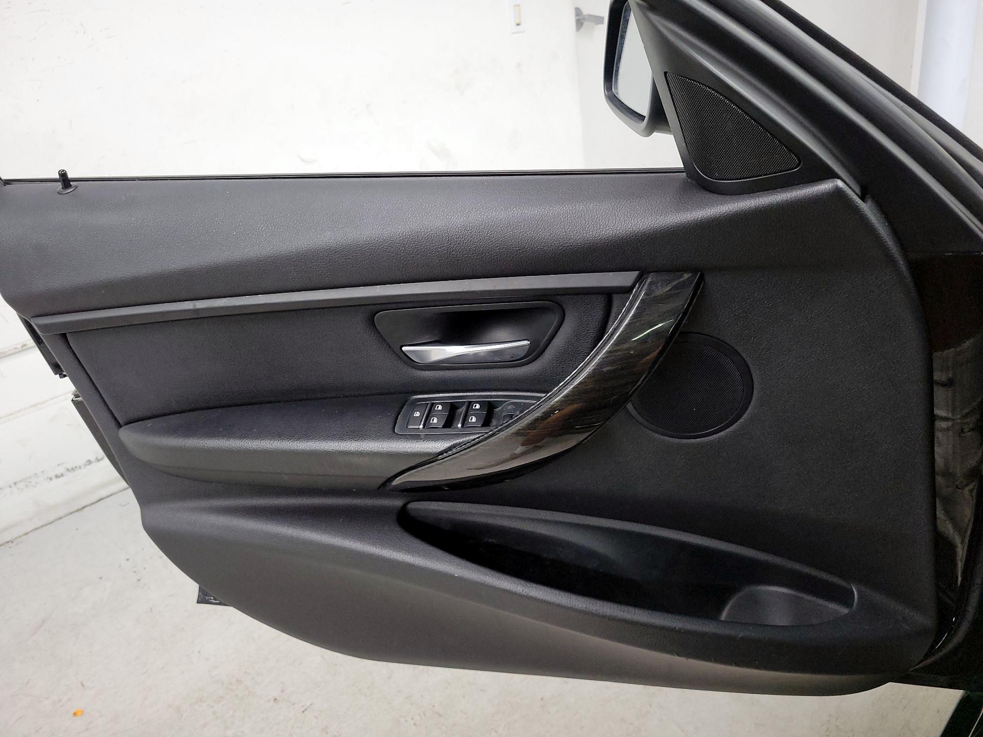 Thumbnail: 2016 BMW 3 Series - 12